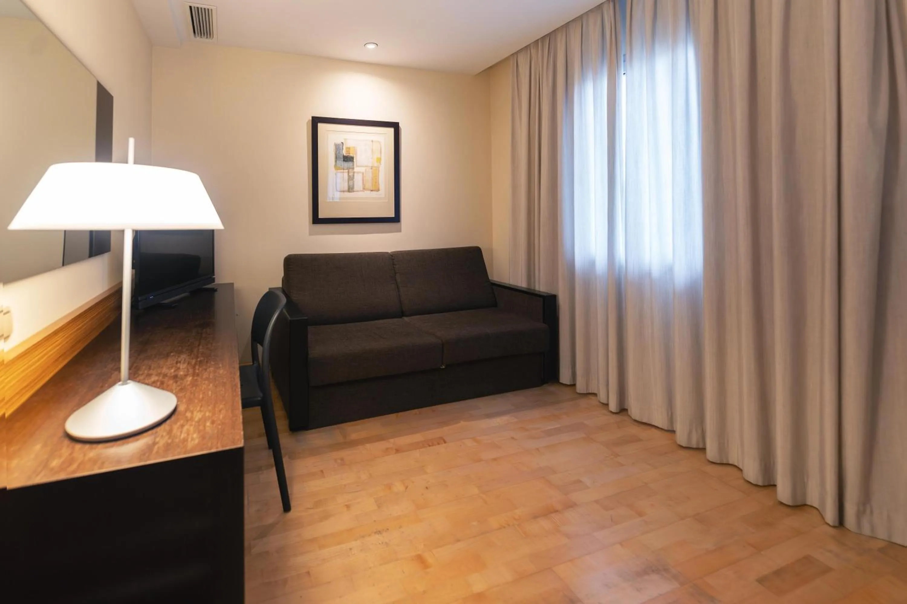 Photo of the whole room in Port Elche