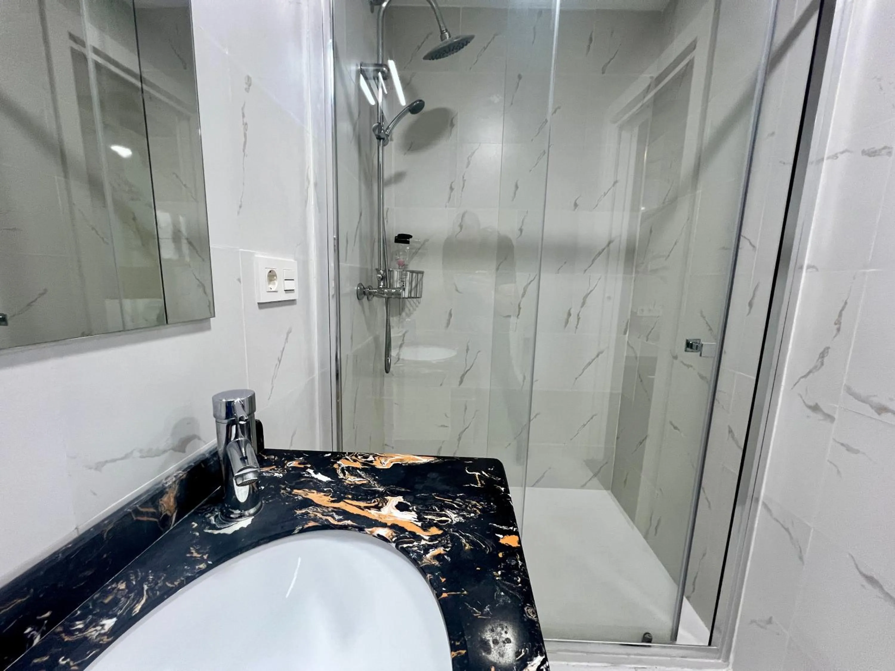 Shower in SL Marbella