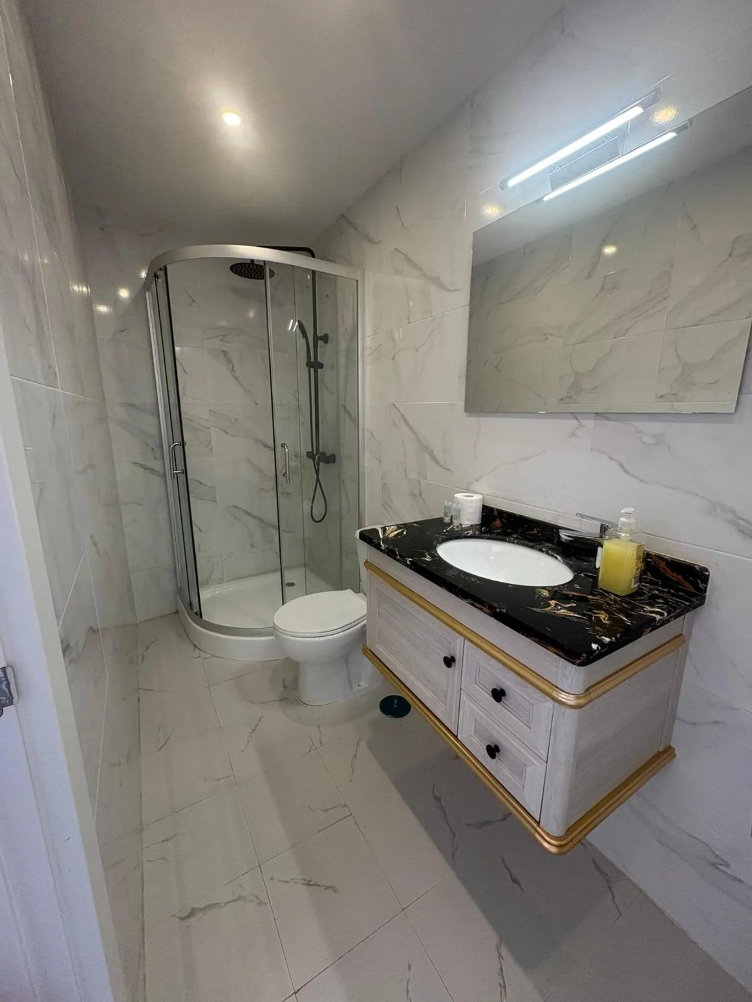 Shower in SL Marbella