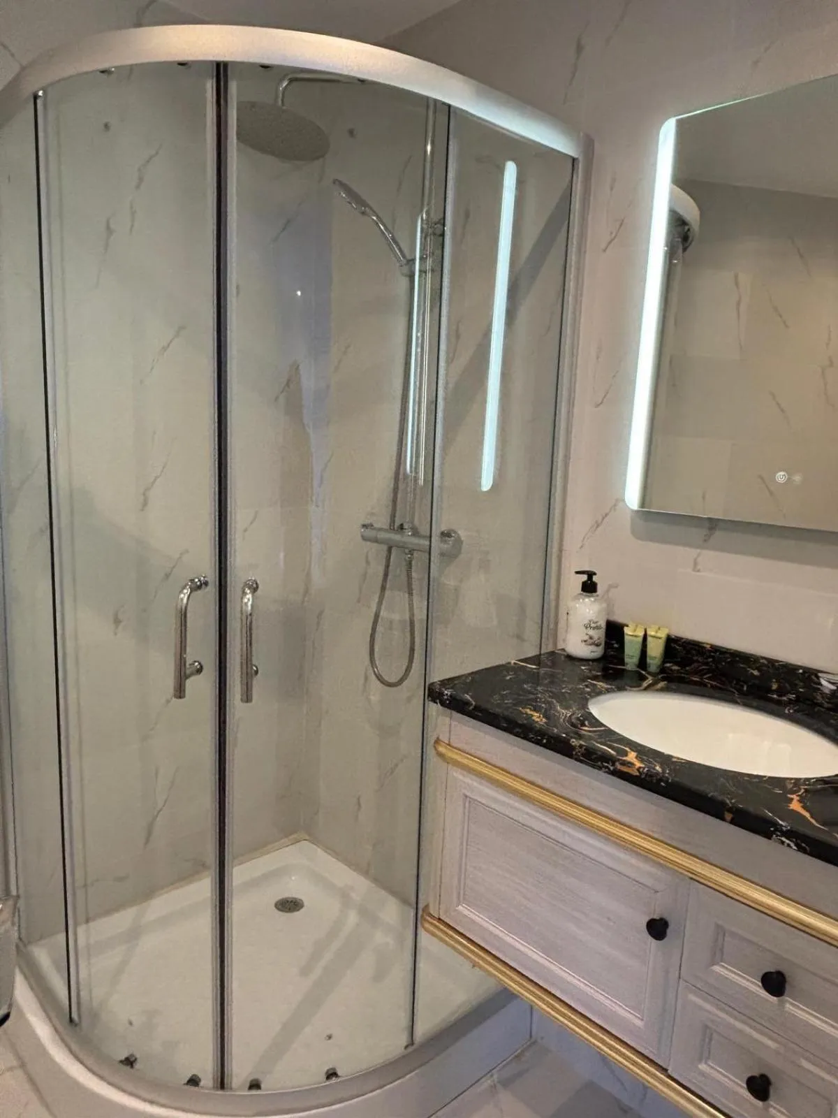 Shower in SL Marbella