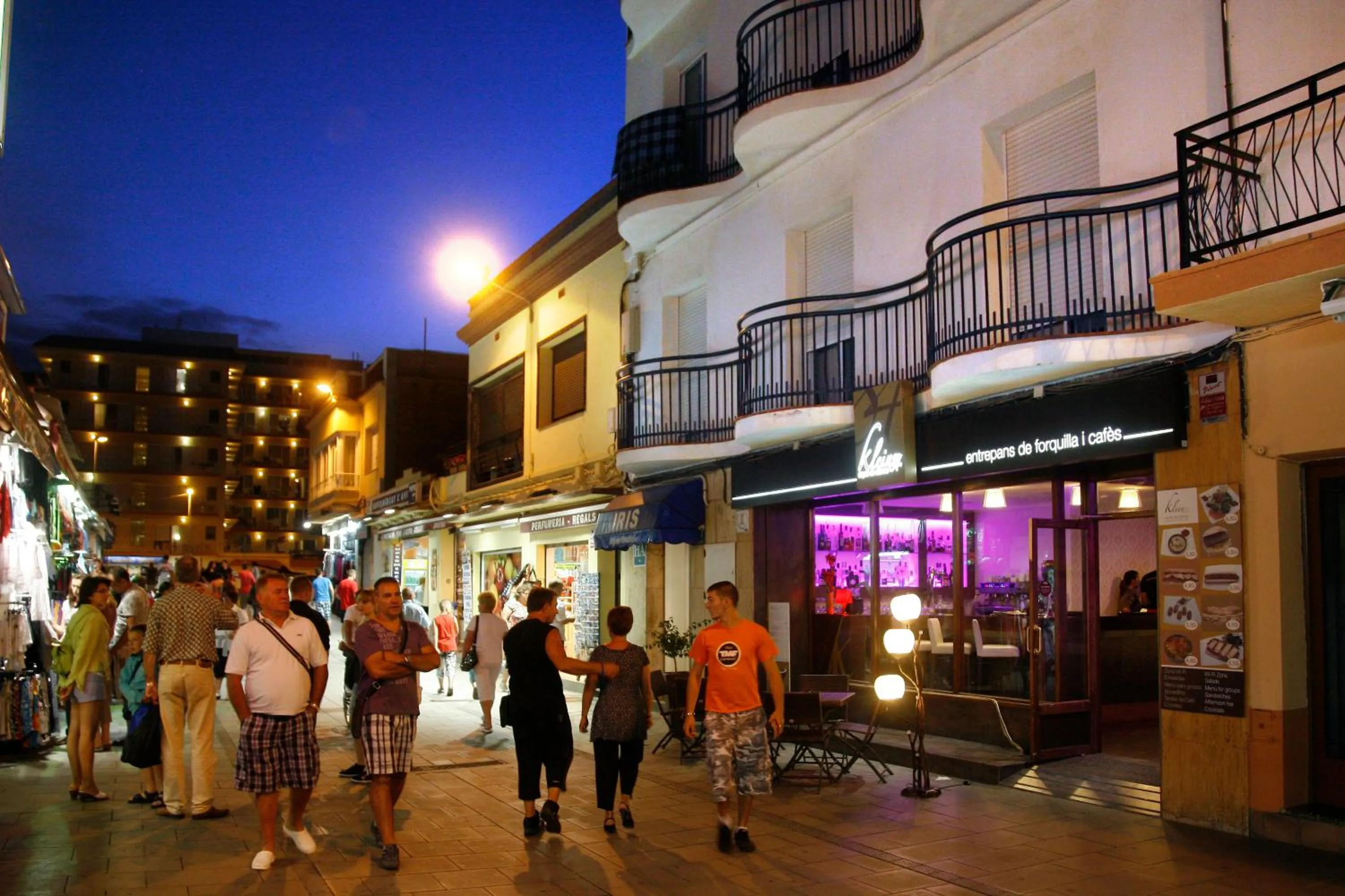 Facade/entrance in Aparthotel Iris