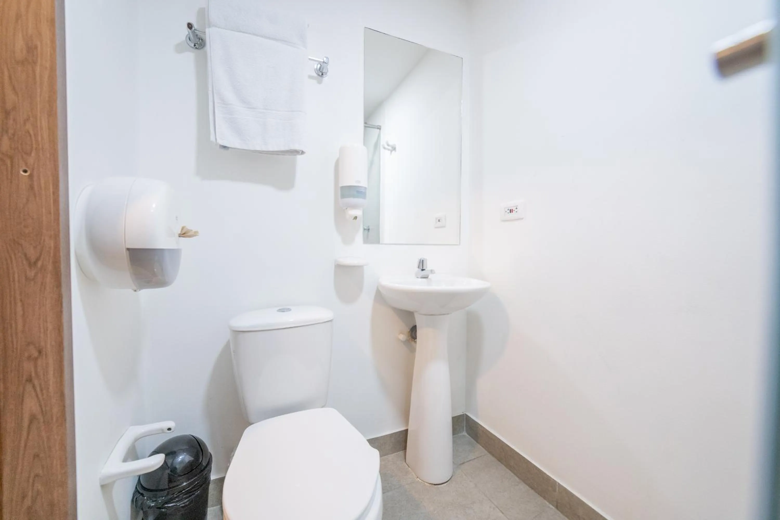 Toilet in Bon 17 Hotel By SHG