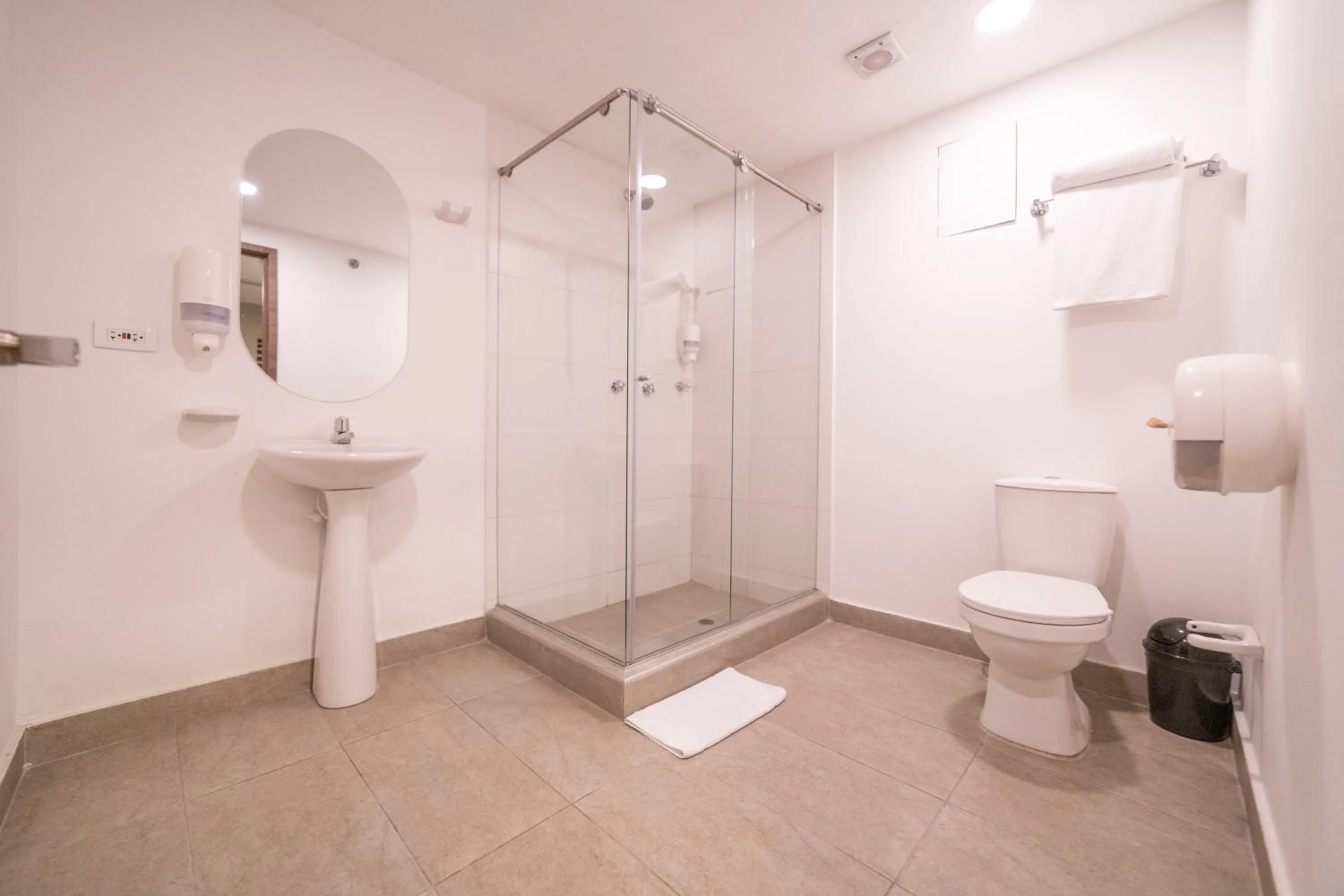 Shower in Bon 17 Hotel By SHG