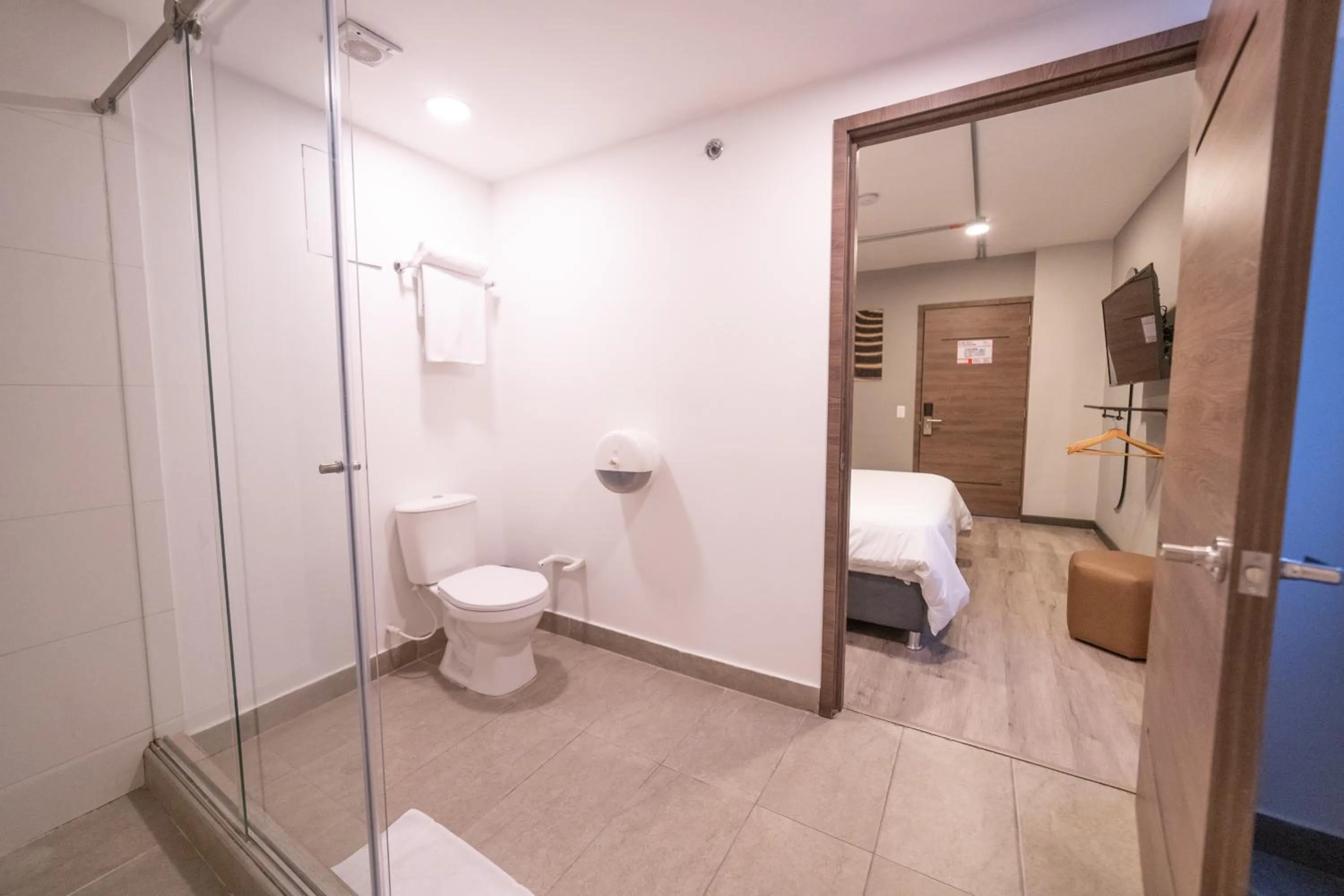 Shower in Bon 17 Hotel By SHG