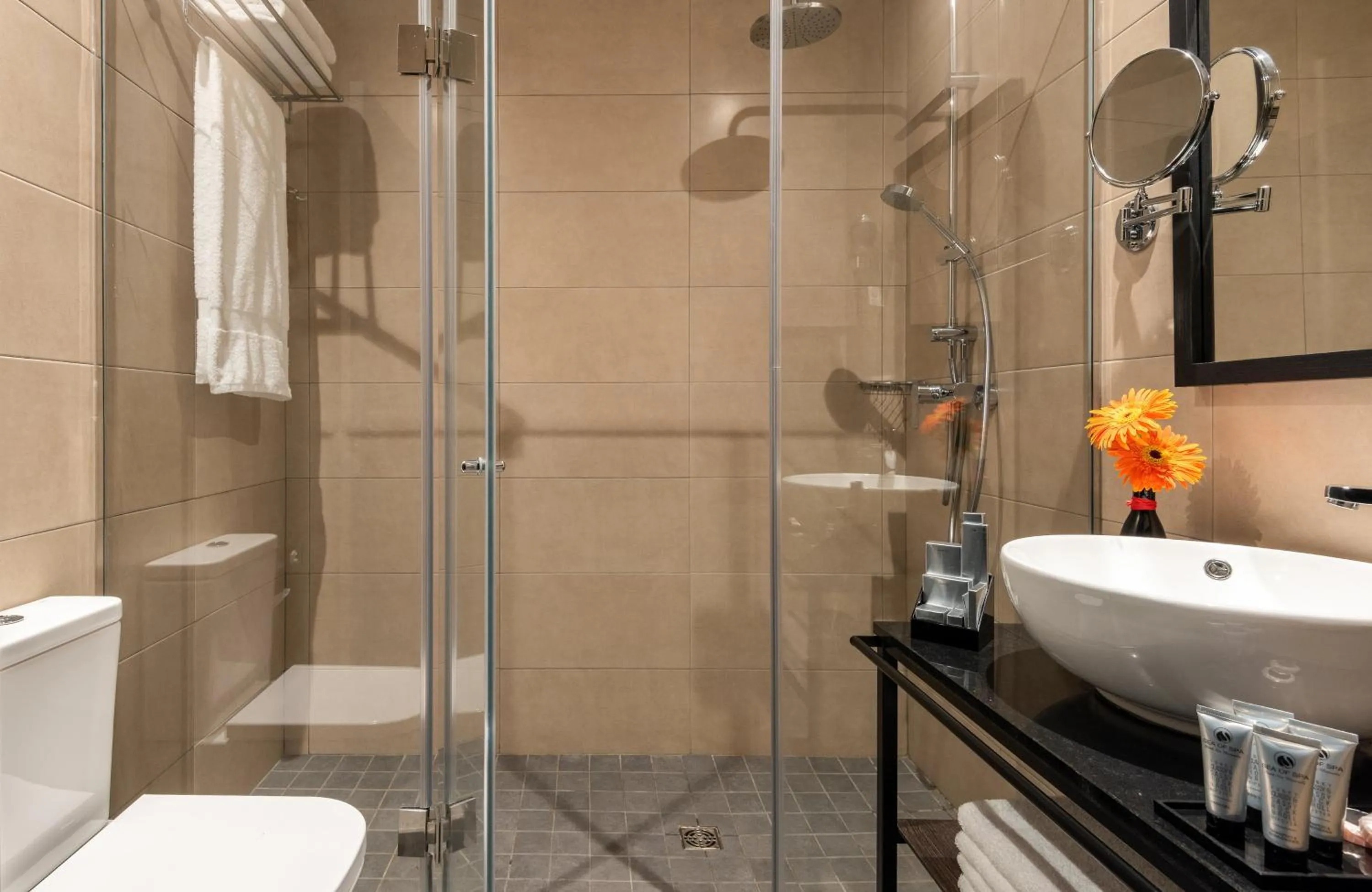 Photo of the whole room in NYX Hotel Madrid by Leonardo Hotels