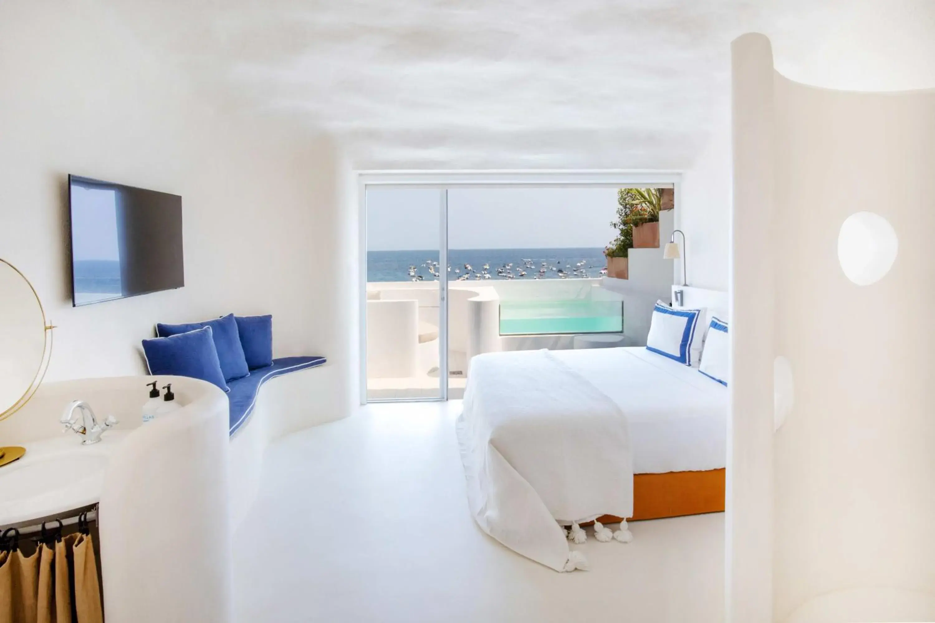 Junior Suite with Sea View in Hotel Isabella's Llafranc Junior Suite with Sea View in Hotel Isabella's Llafranc