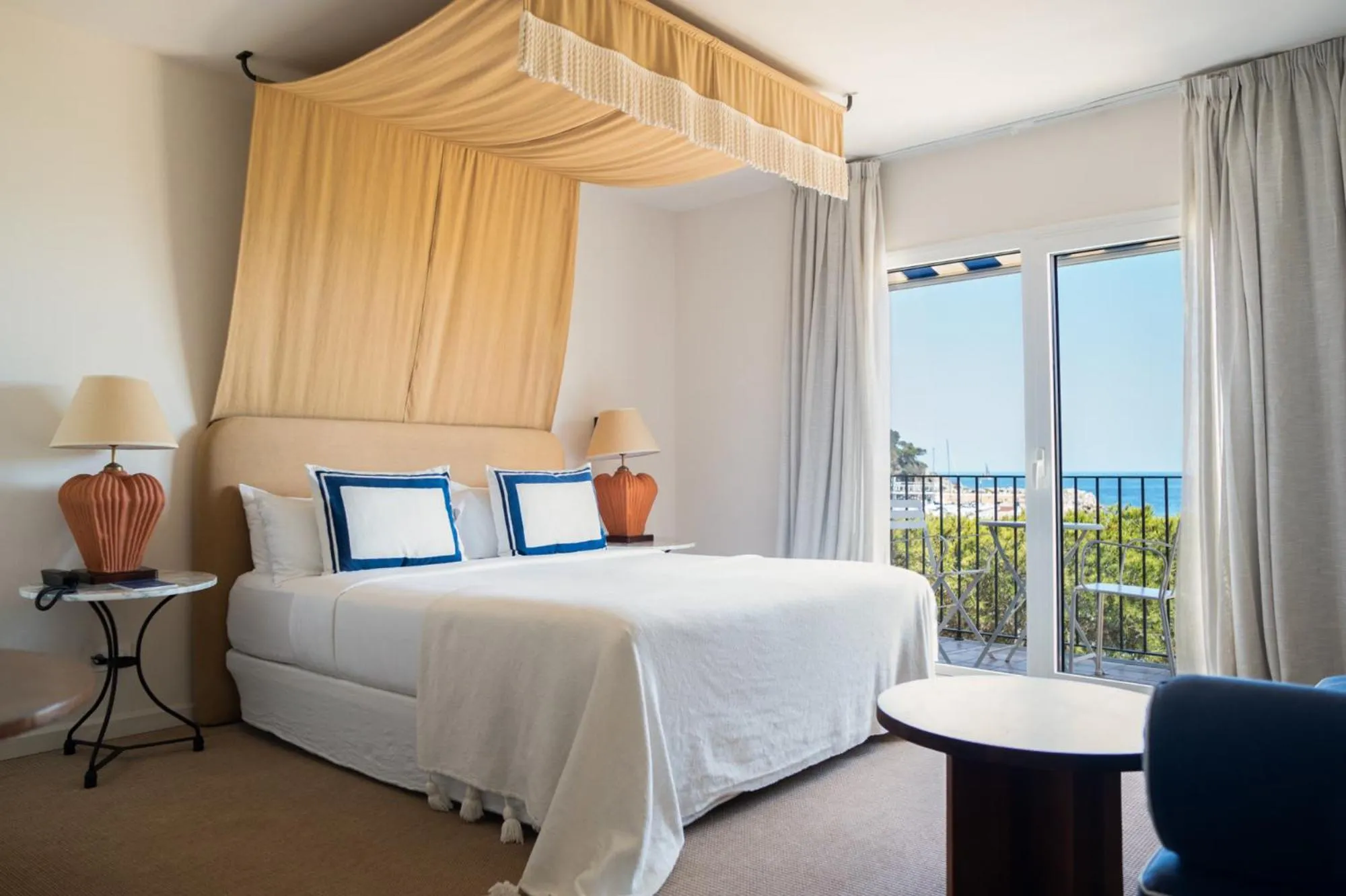 Photo of the whole room, Bed in Hotel Isabella's Llafranc