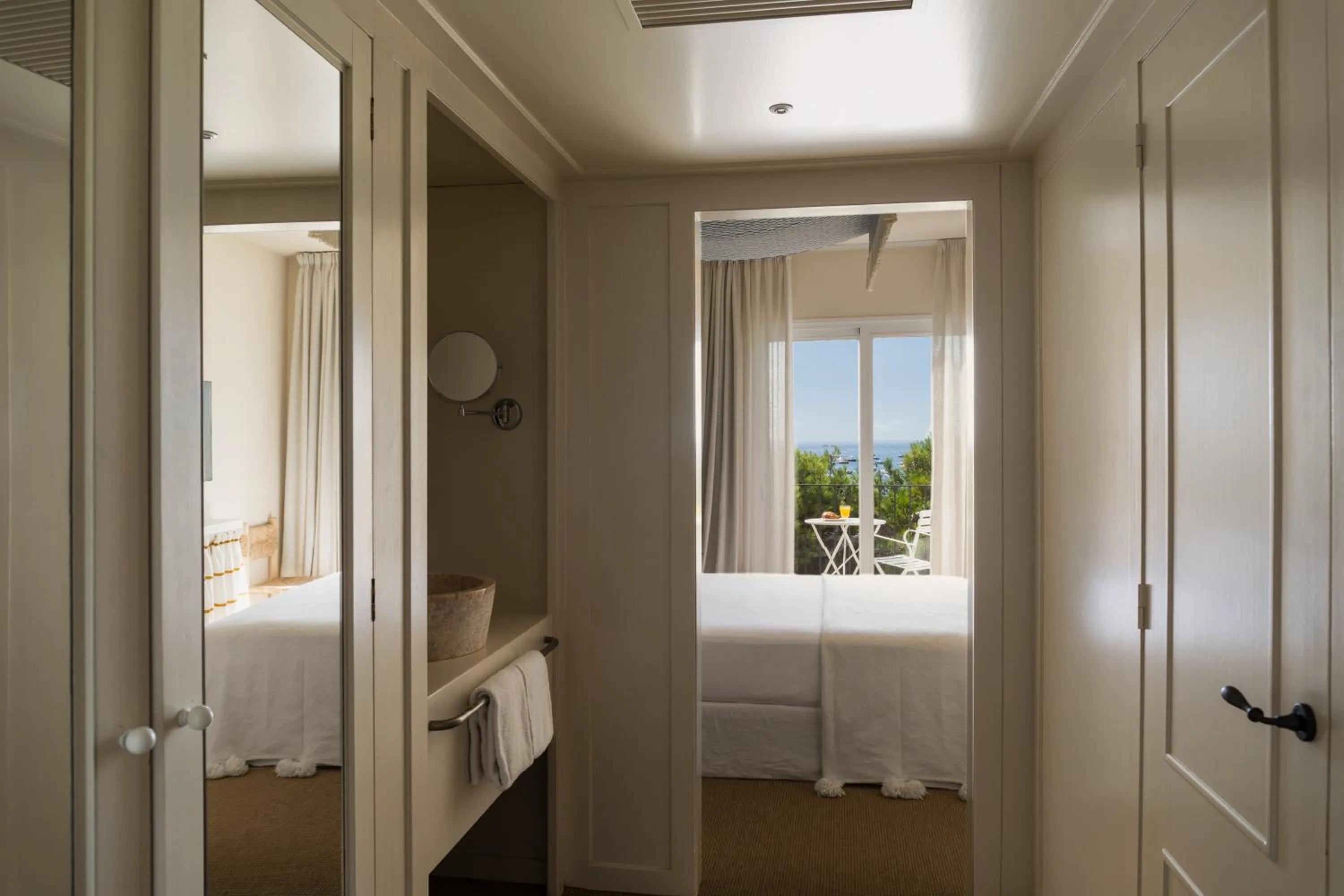 Bedroom, Bed in Hotel Isabella's Llafranc