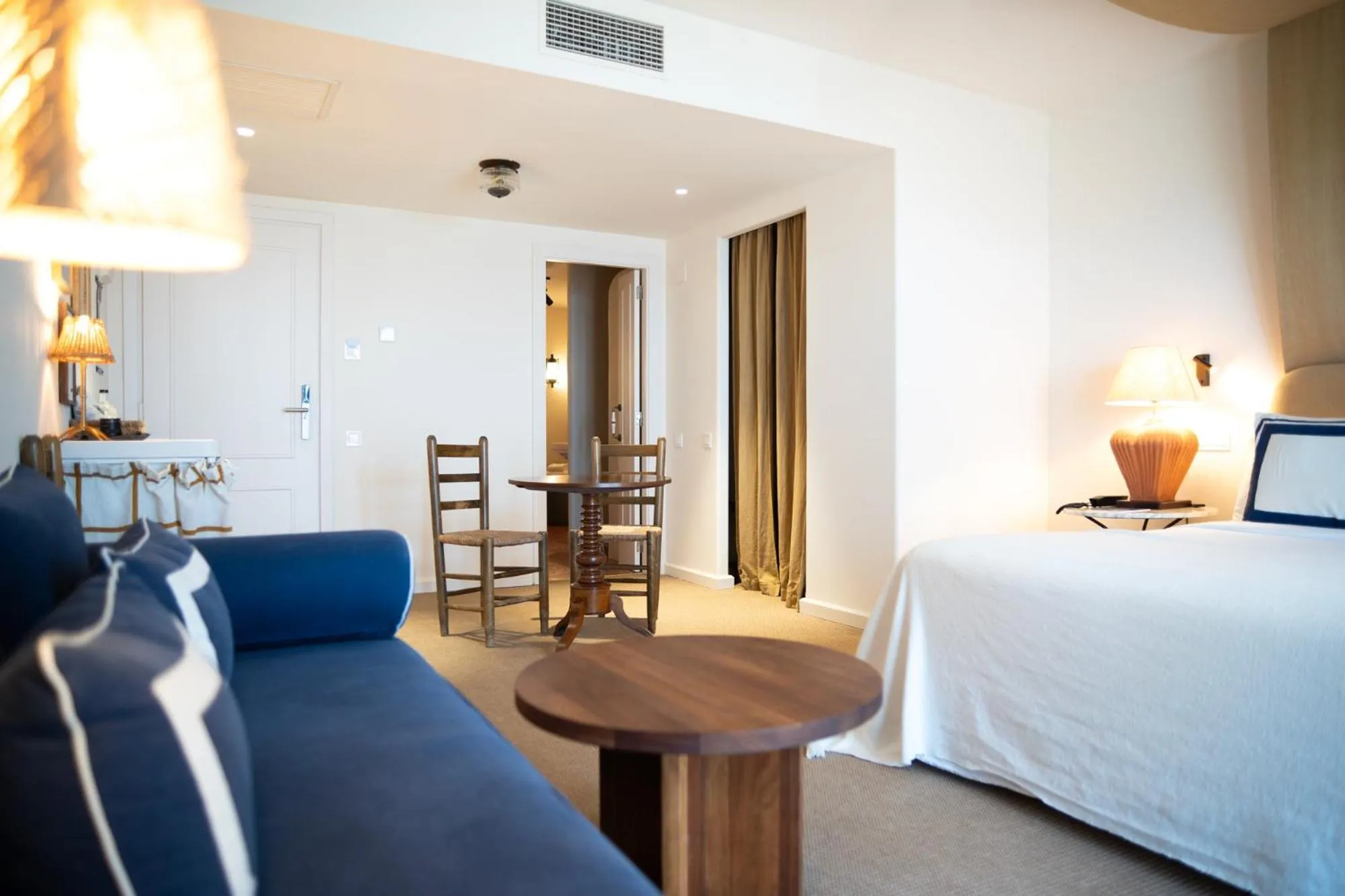 Photo of the whole room, Bed in Hotel Isabella's Llafranc