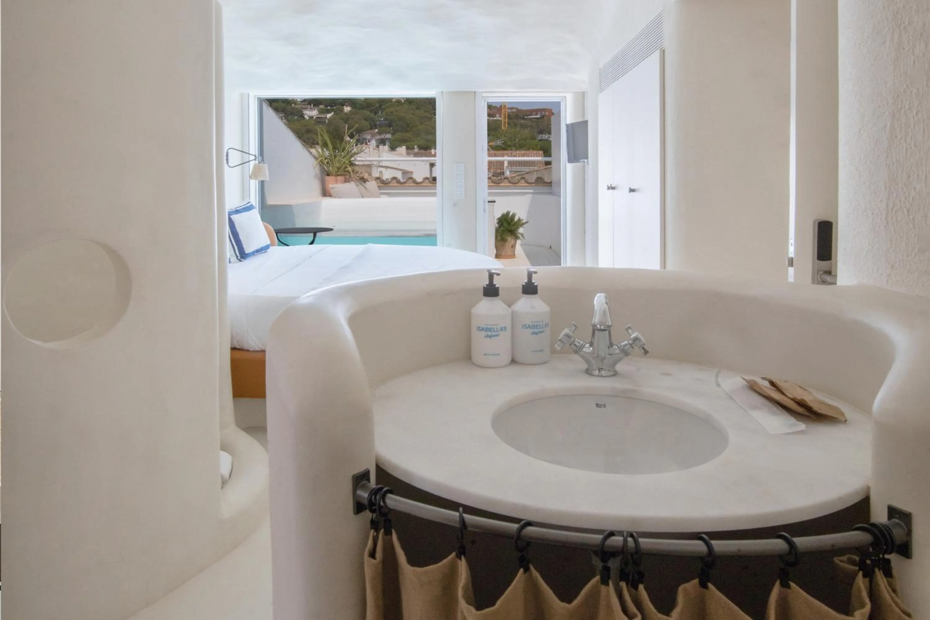 Toilet in Hotel Isabella's Llafranc