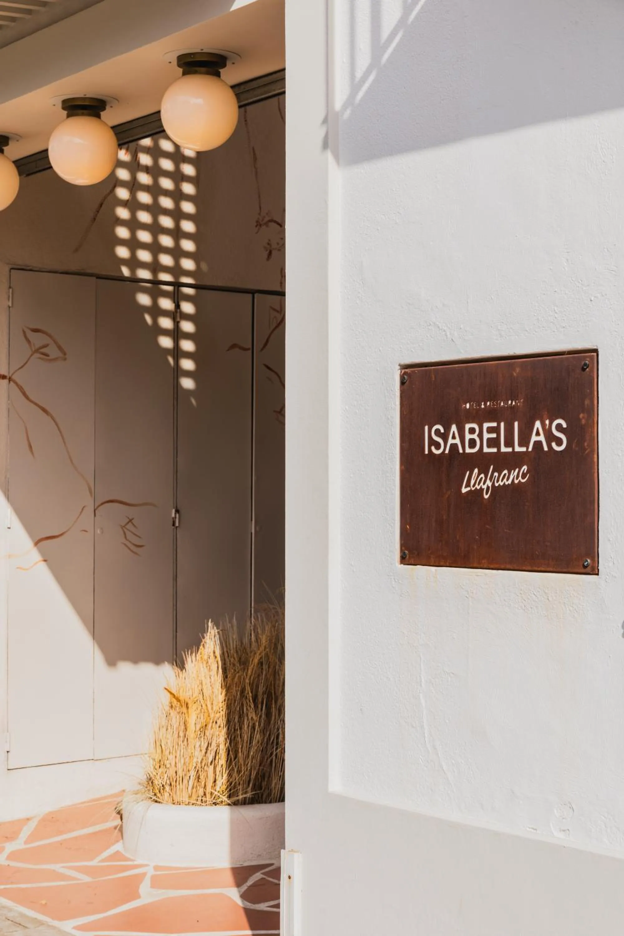 Facade/entrance in Hotel Isabella's Llafranc