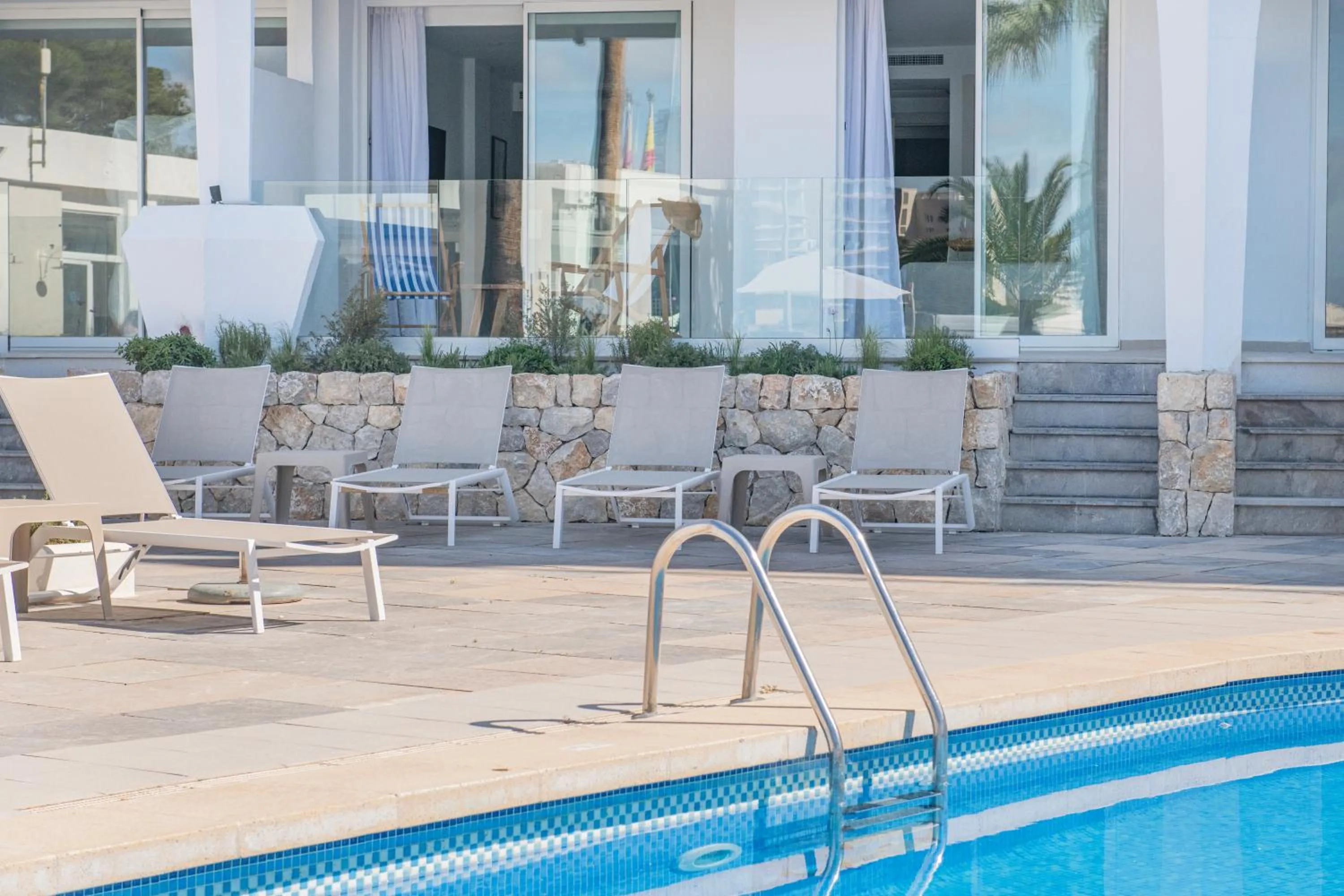 Swimming pool in Suites ROC Portonova