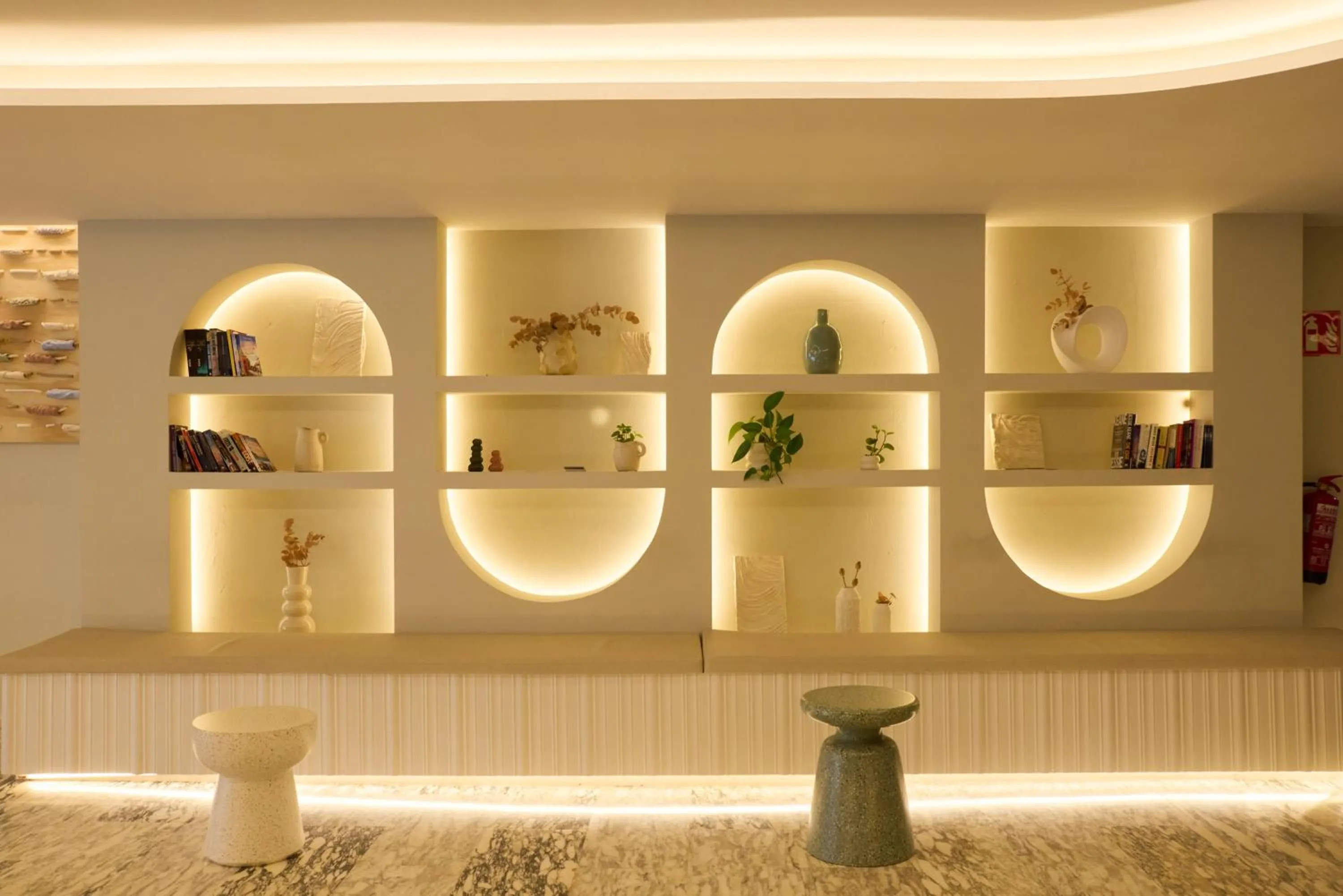 Library in Suites ROC Portonova