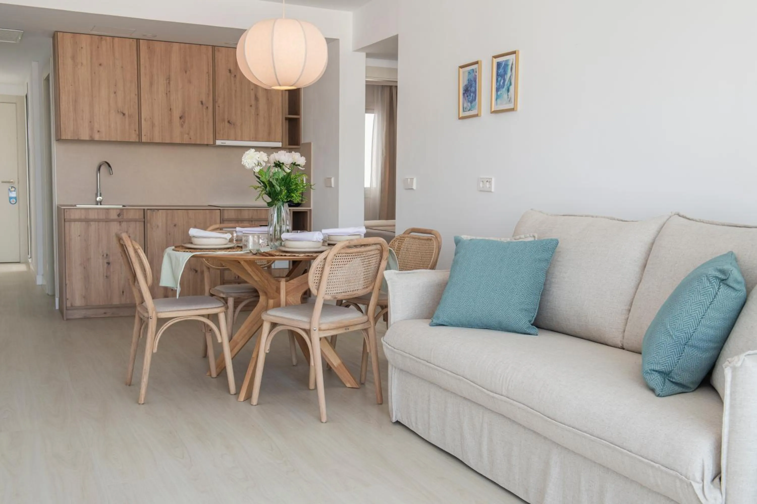 Kitchen or kitchenette in Suites ROC Portonova