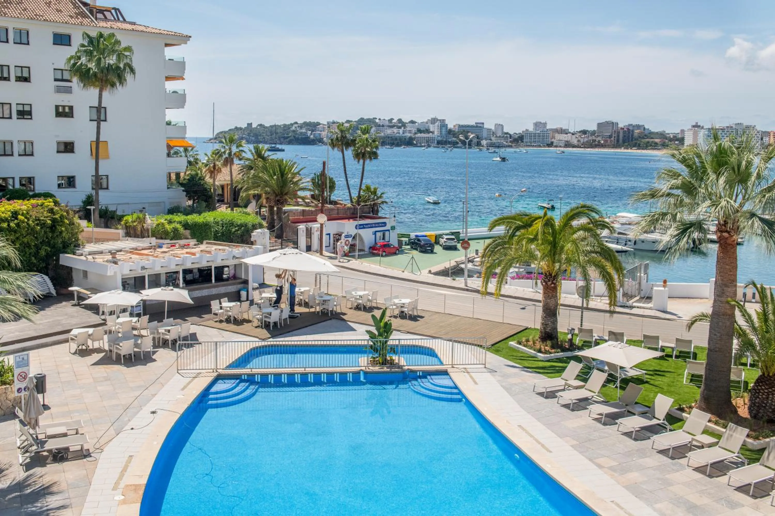 Pool view in Suites ROC Portonova