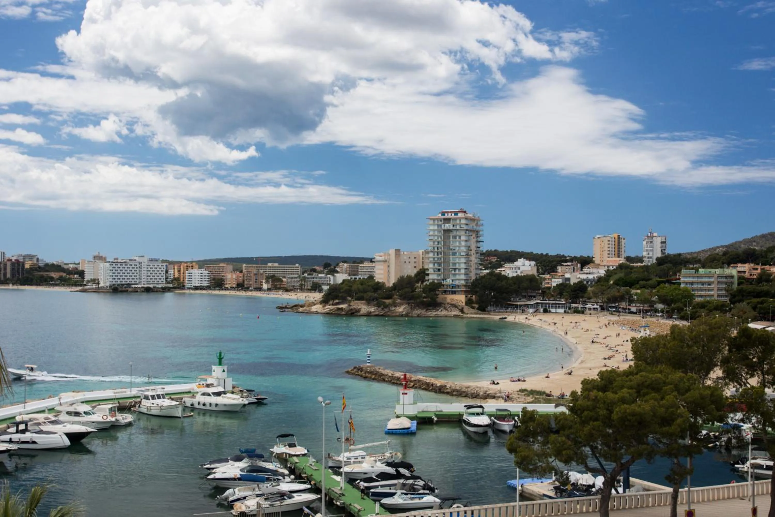 Beach in Roc Portonova Apartaments