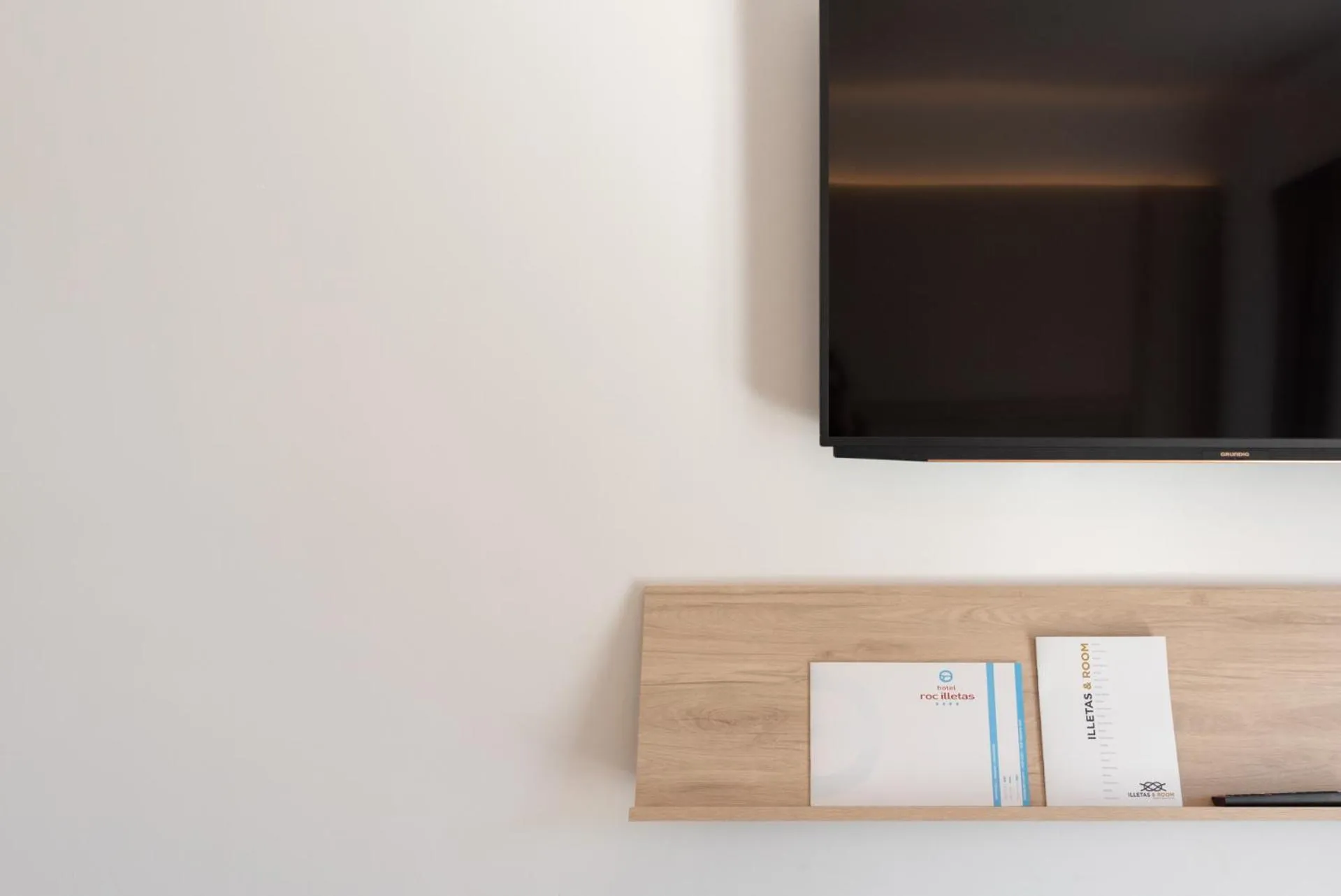 Communal lounge/ TV room in Hotel ROC Illetas & SPA