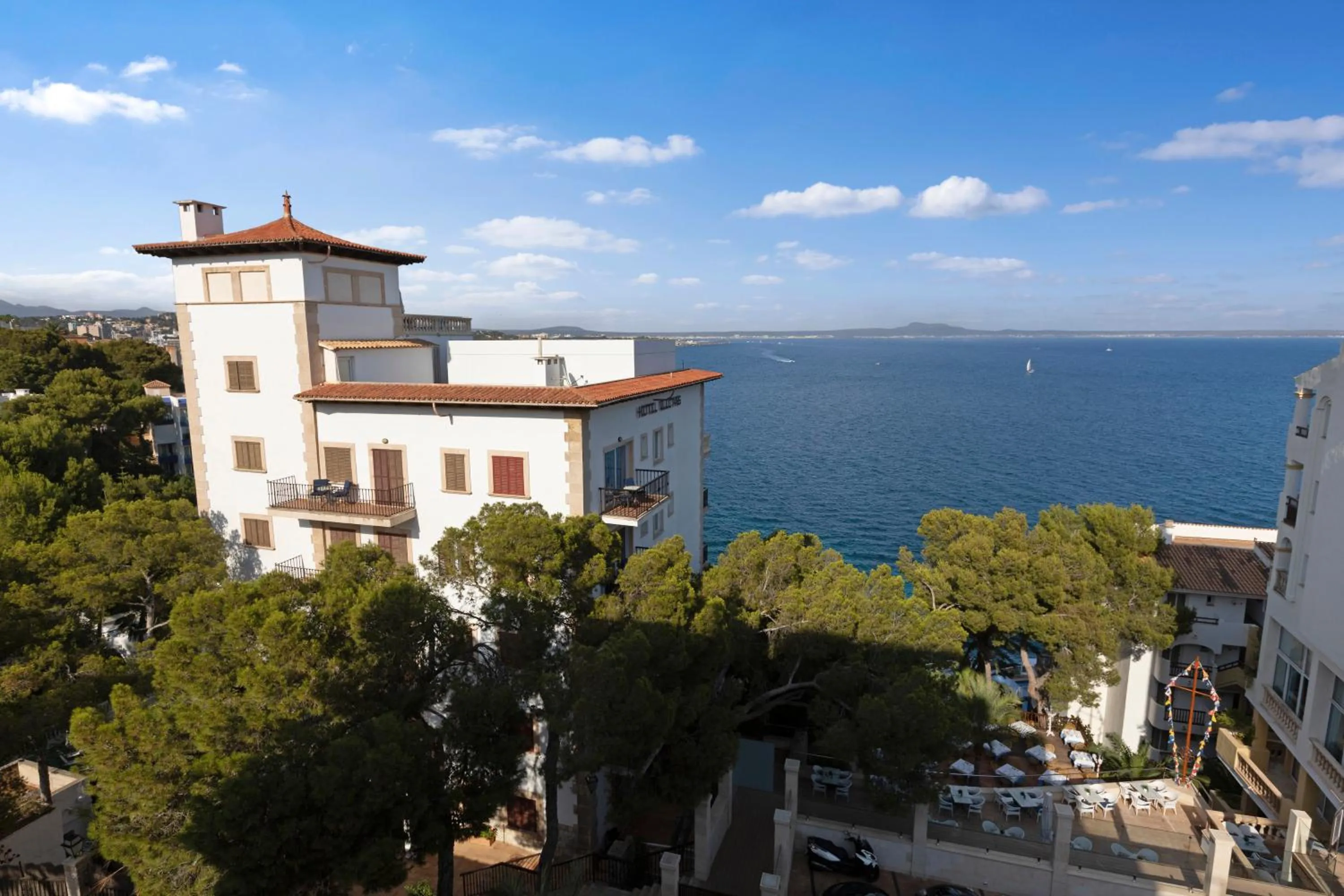  Double single use room with lateral sea view - single occupancy in Hotel ROC Illetas & SPA