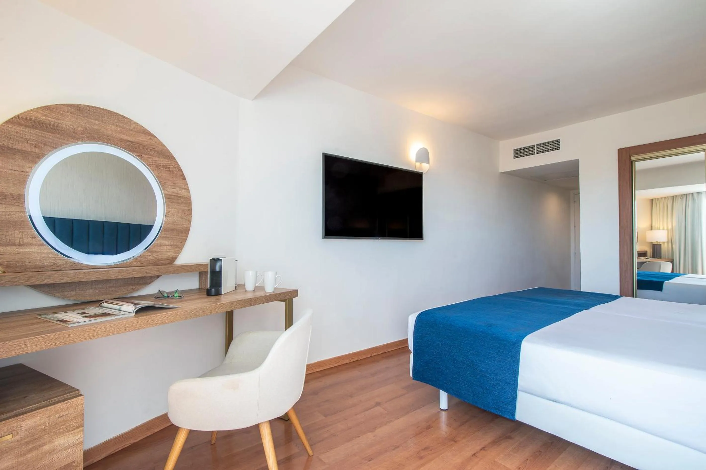 Photo of the whole room, Bed in Hotel Costa Málaga - Adults Recommended - by Pierre & Vacances