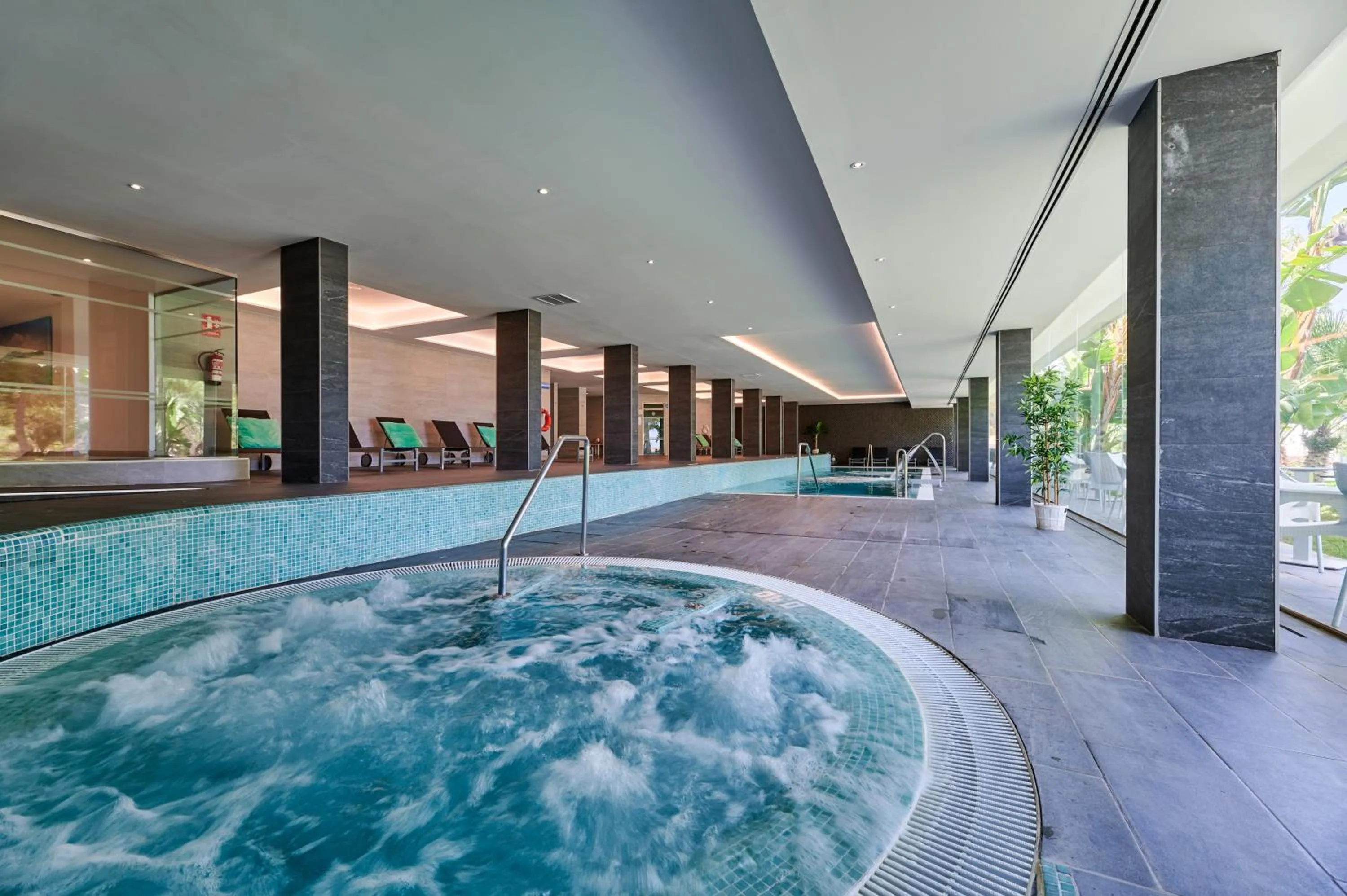 Hot Tub in AluaSoul Carolina - Adults Only