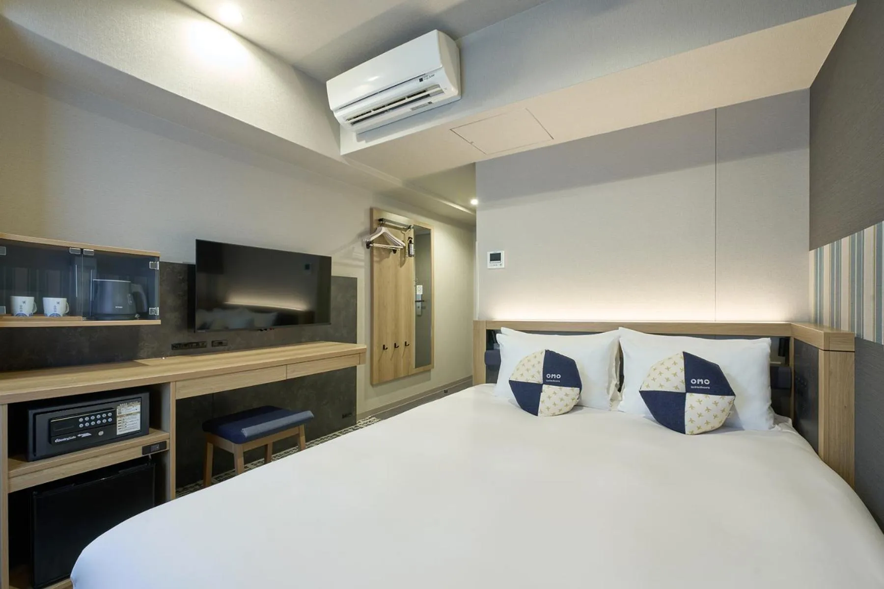 Photo of the whole room, Bed in OMO Kansai Airport by Hoshino Resorts