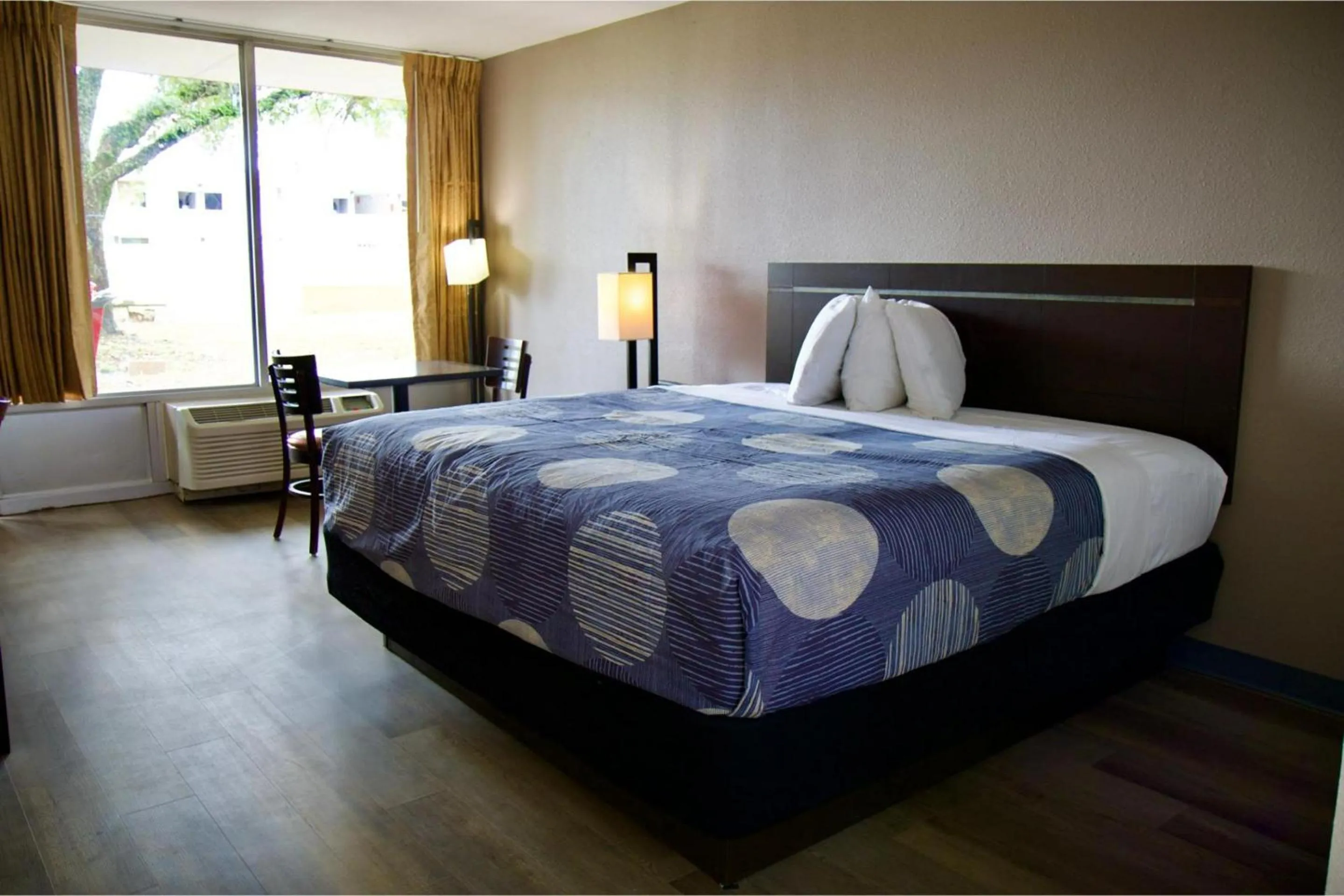 Bedroom, Bed in Heritage Inn & Suites by Capital O Baton Rouge I 10