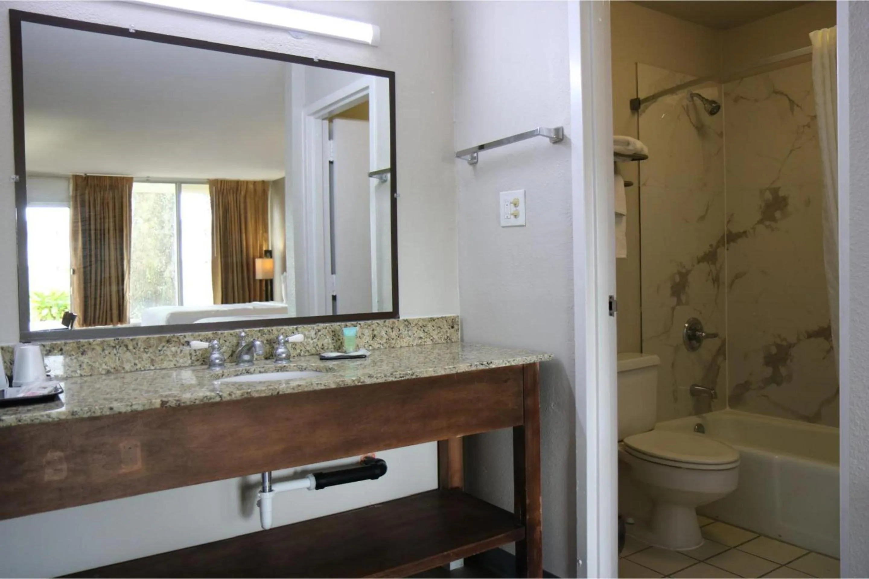 Bathroom in Heritage Inn & Suites by Capital O Baton Rouge I 10