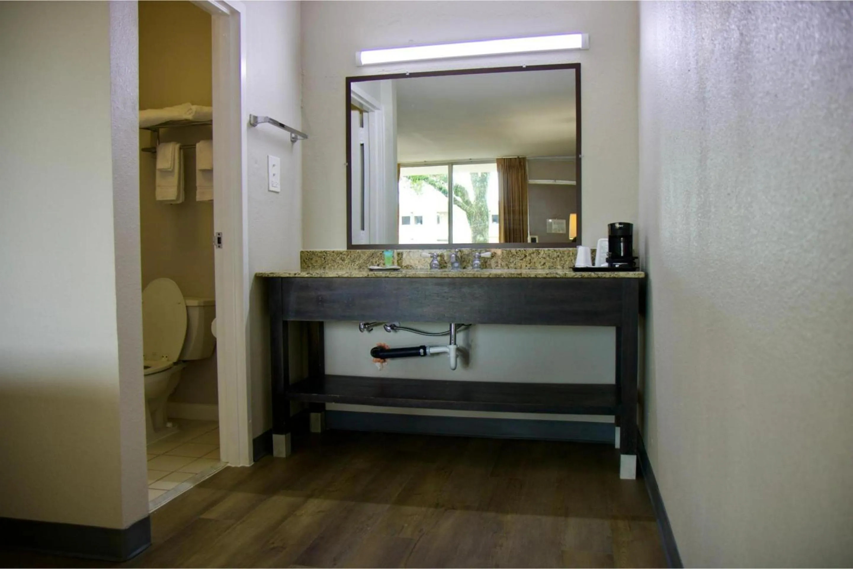 Bathroom in Heritage Inn & Suites by Capital O Baton Rouge I 10