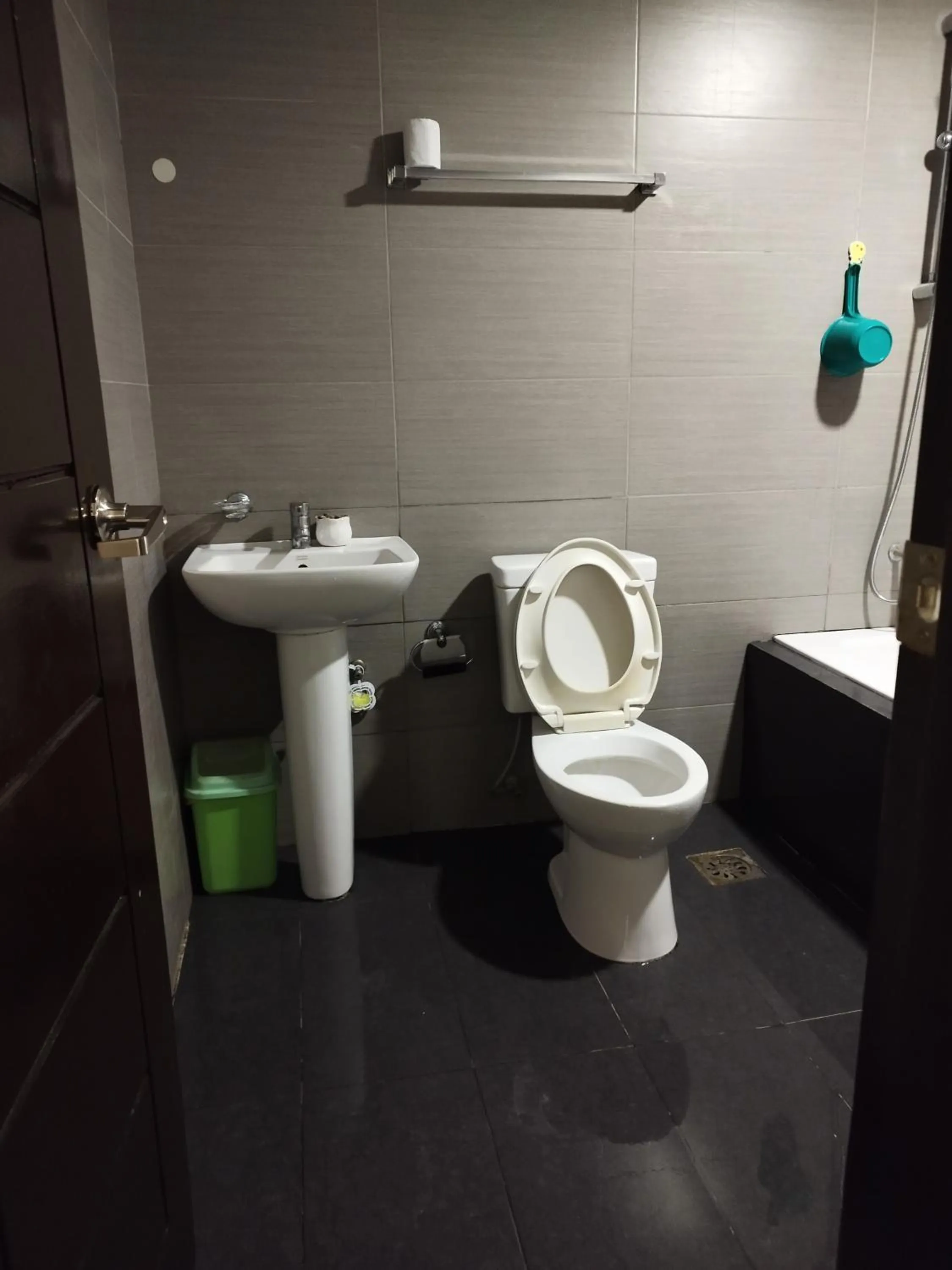 Toilet in Bohol Sweet Home