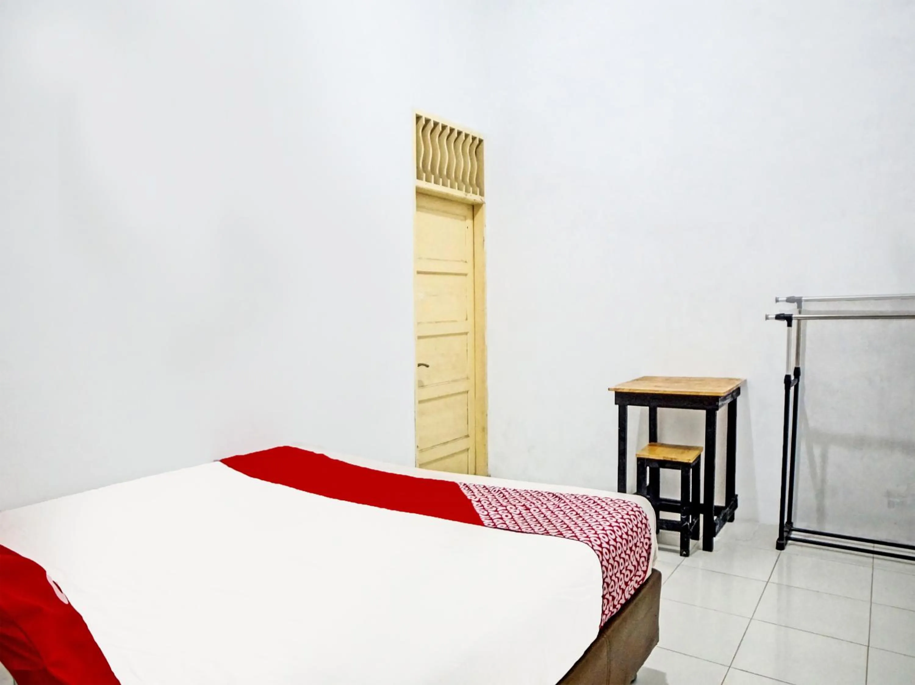 Bedroom, Bed in Hotel O La Khansa Homestay Syariah