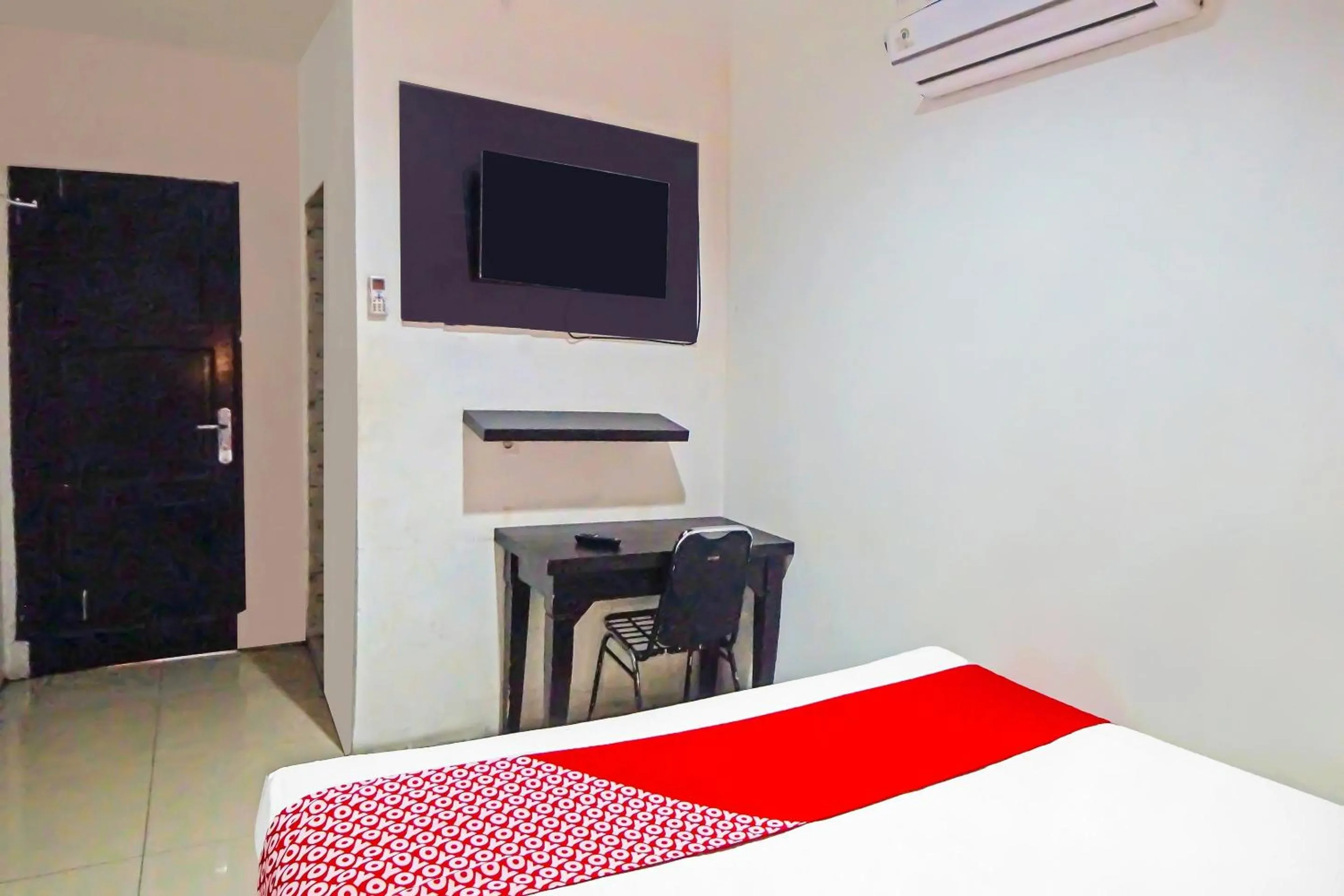 Bedroom, Bed in Hotel O Abadi Hotel