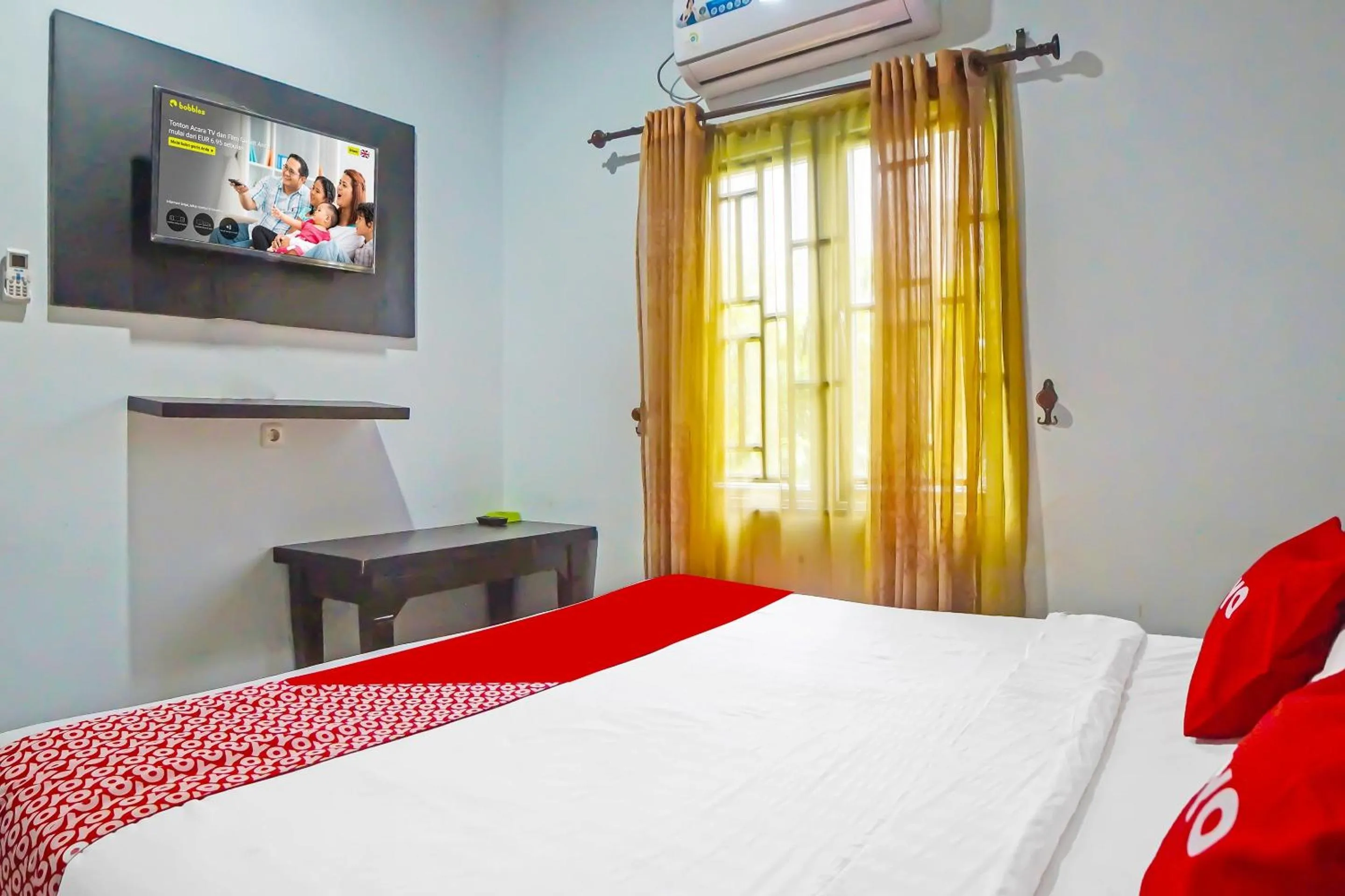 Bedroom, Bed in Hotel O Abadi Hotel