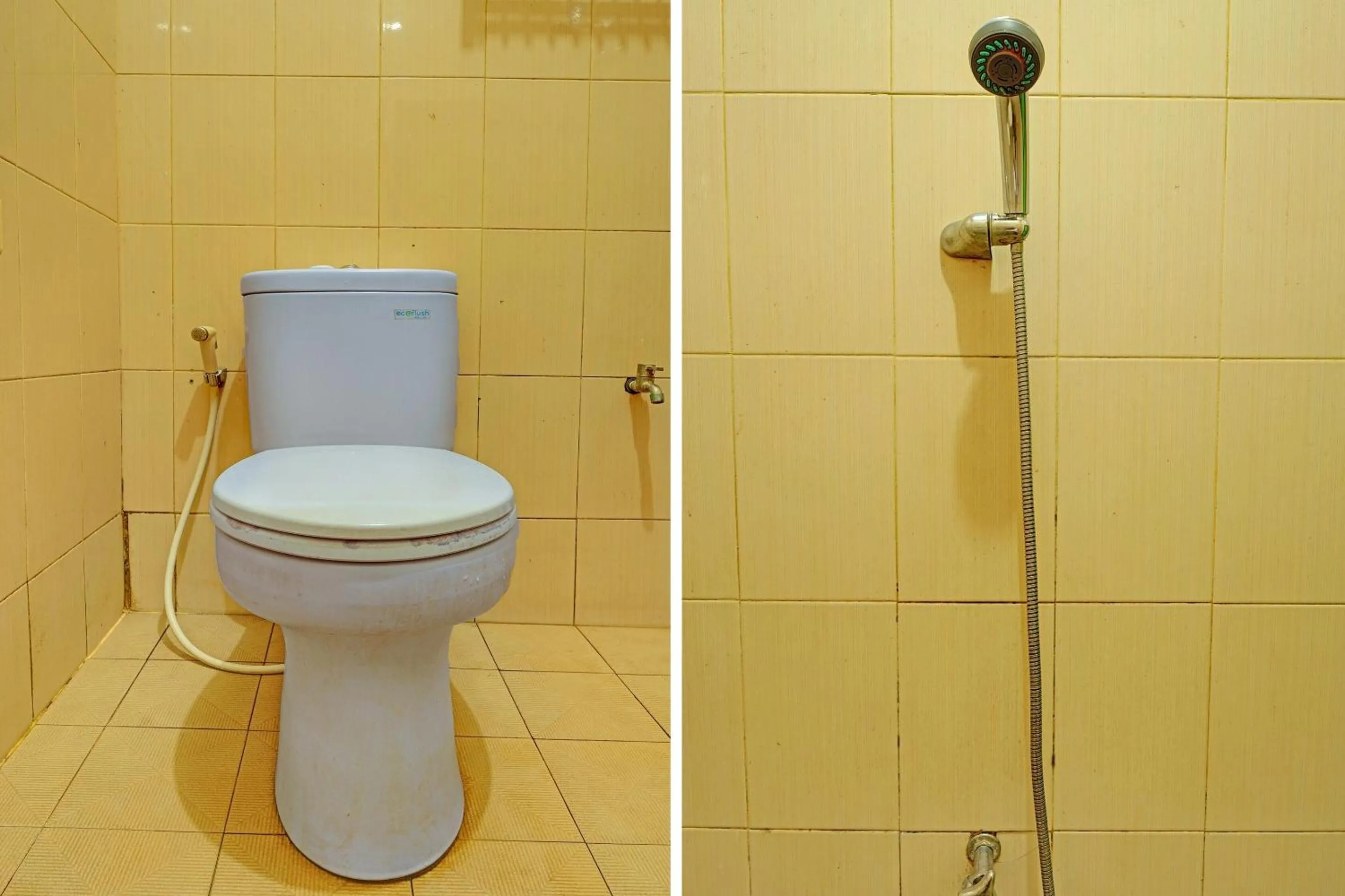 Bathroom in OYO 91973 Green Hotel Near Polsek Sabangau