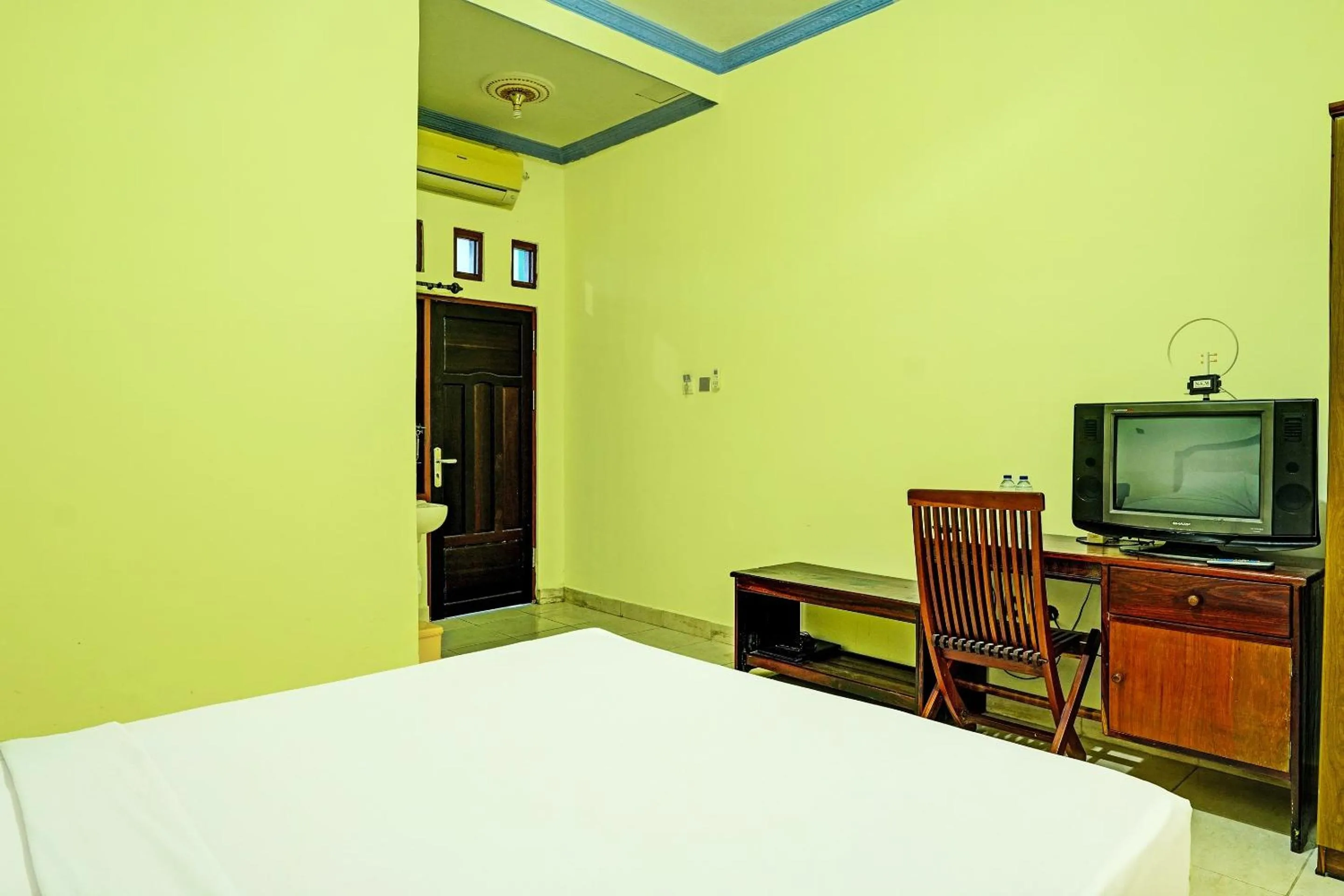 Bedroom, Bed in OYO 91973 Green Hotel Near Polsek Sabangau