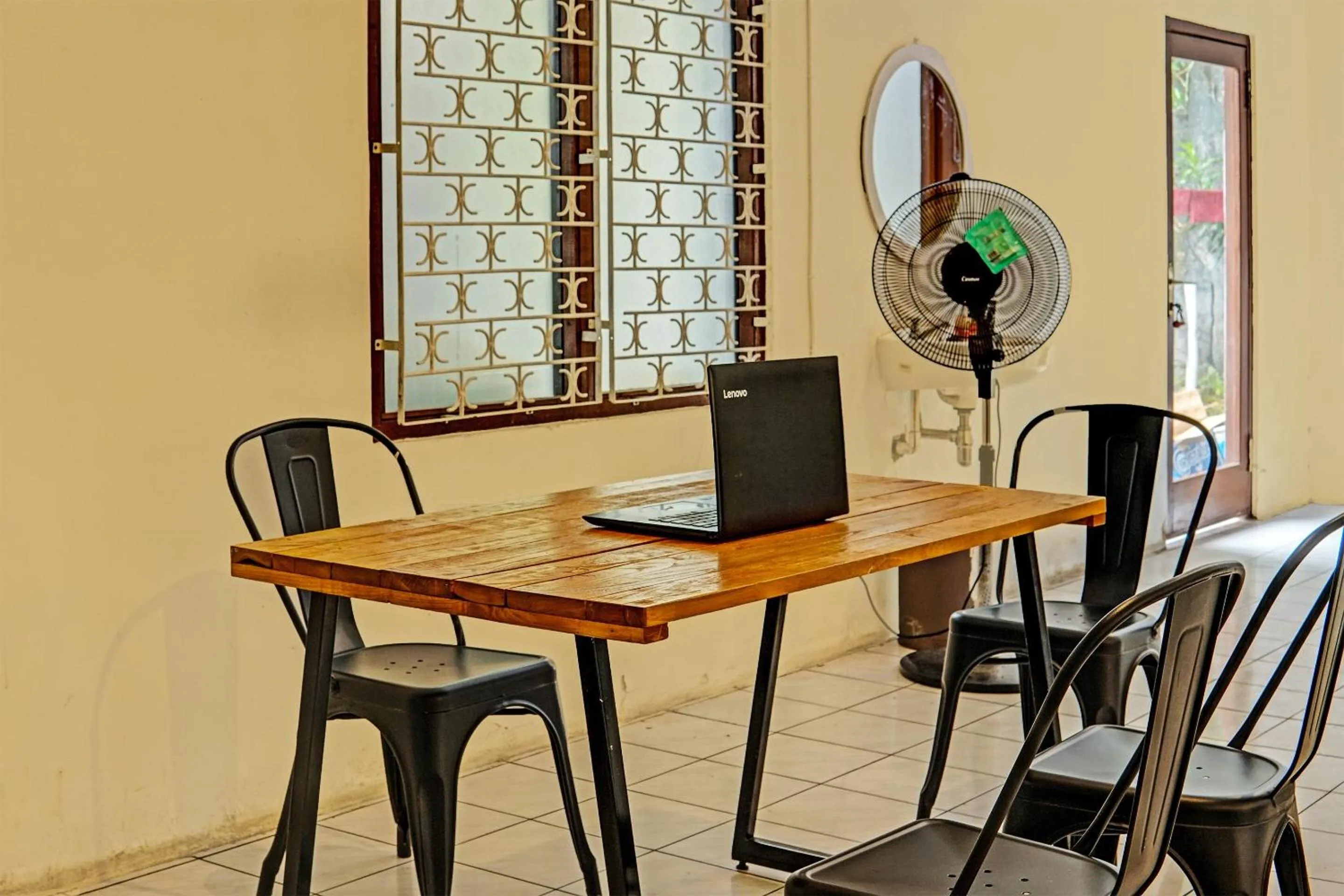 Lobby or reception in OYO 91973 Green Hotel Near Polsek Sabangau