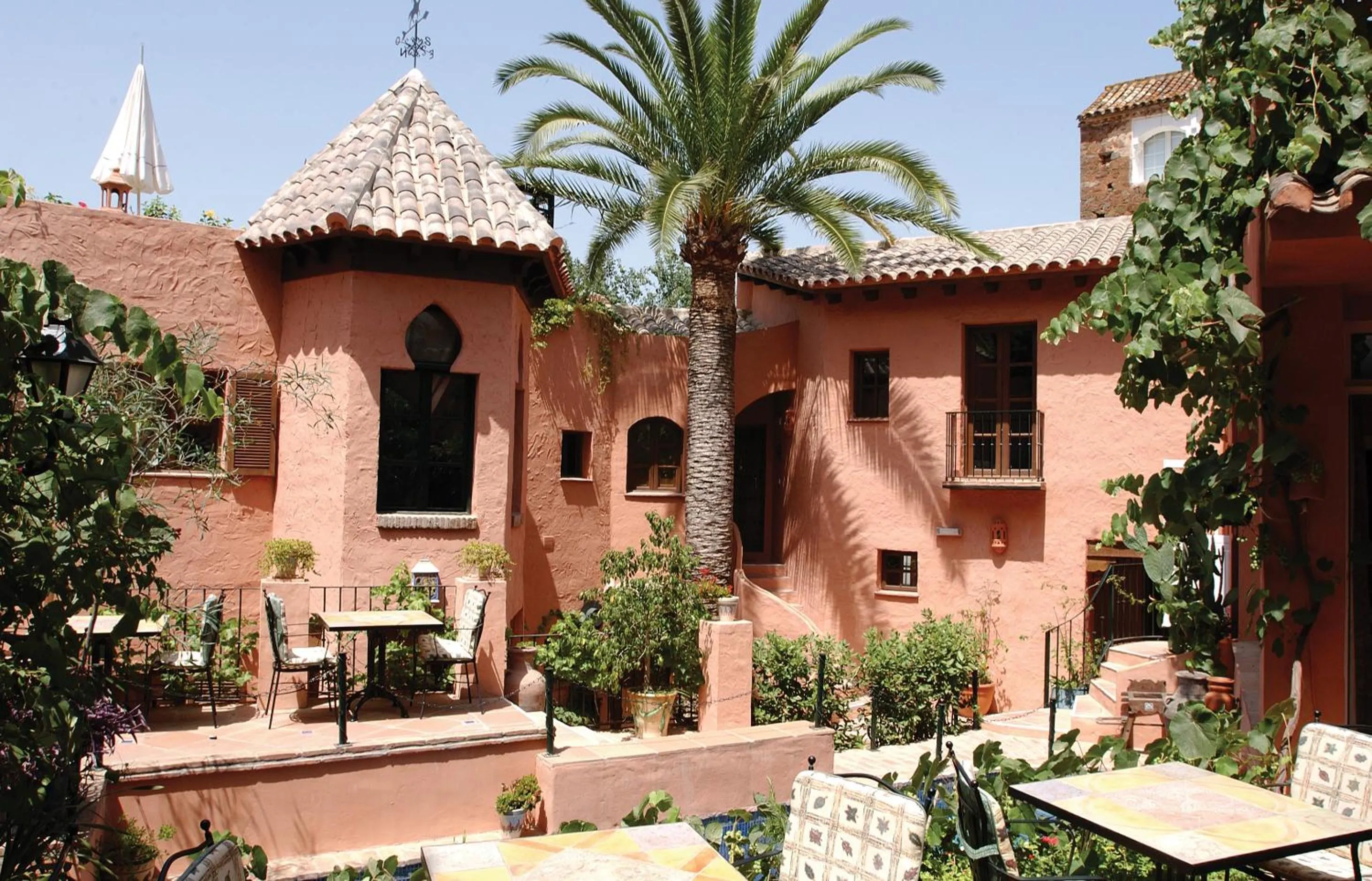 Property building in Hotel Amanhavis