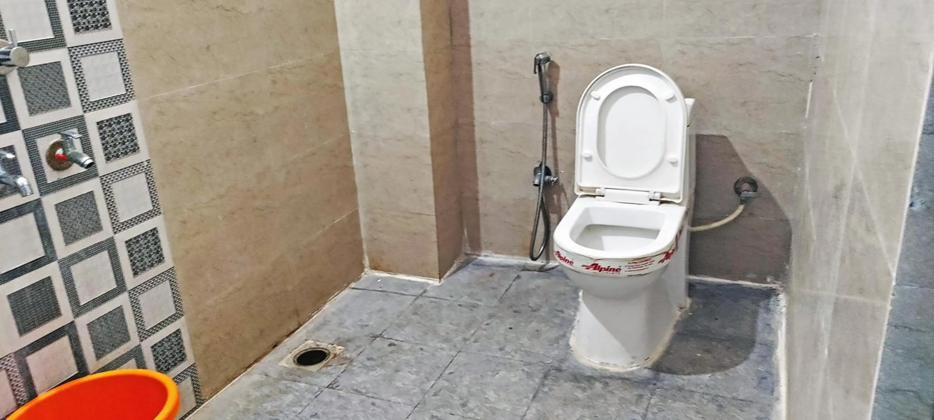 Bathroom in Hotel Keerthi