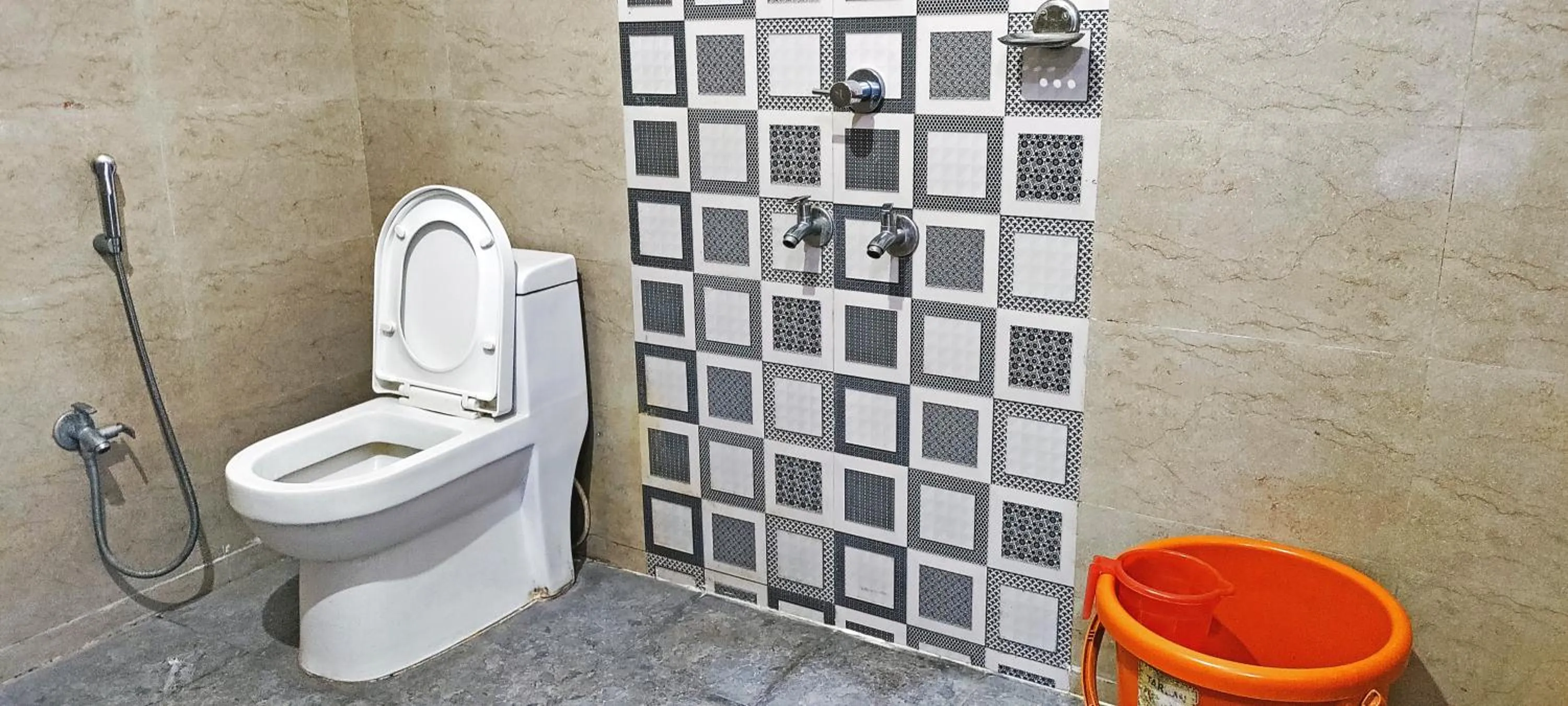 Bathroom in Hotel Keerthi