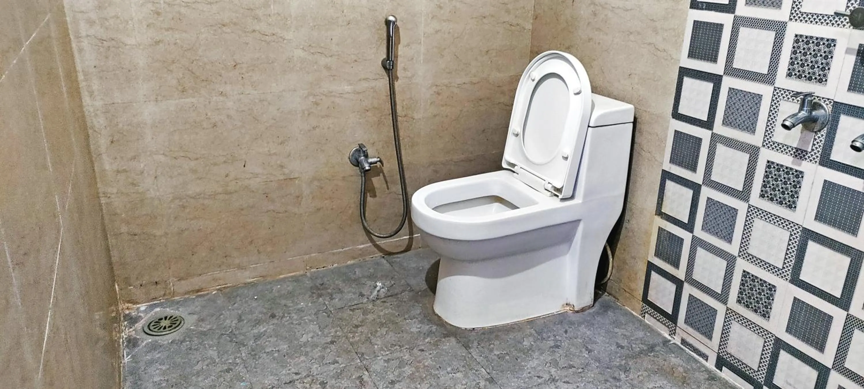 Bathroom in Hotel Keerthi