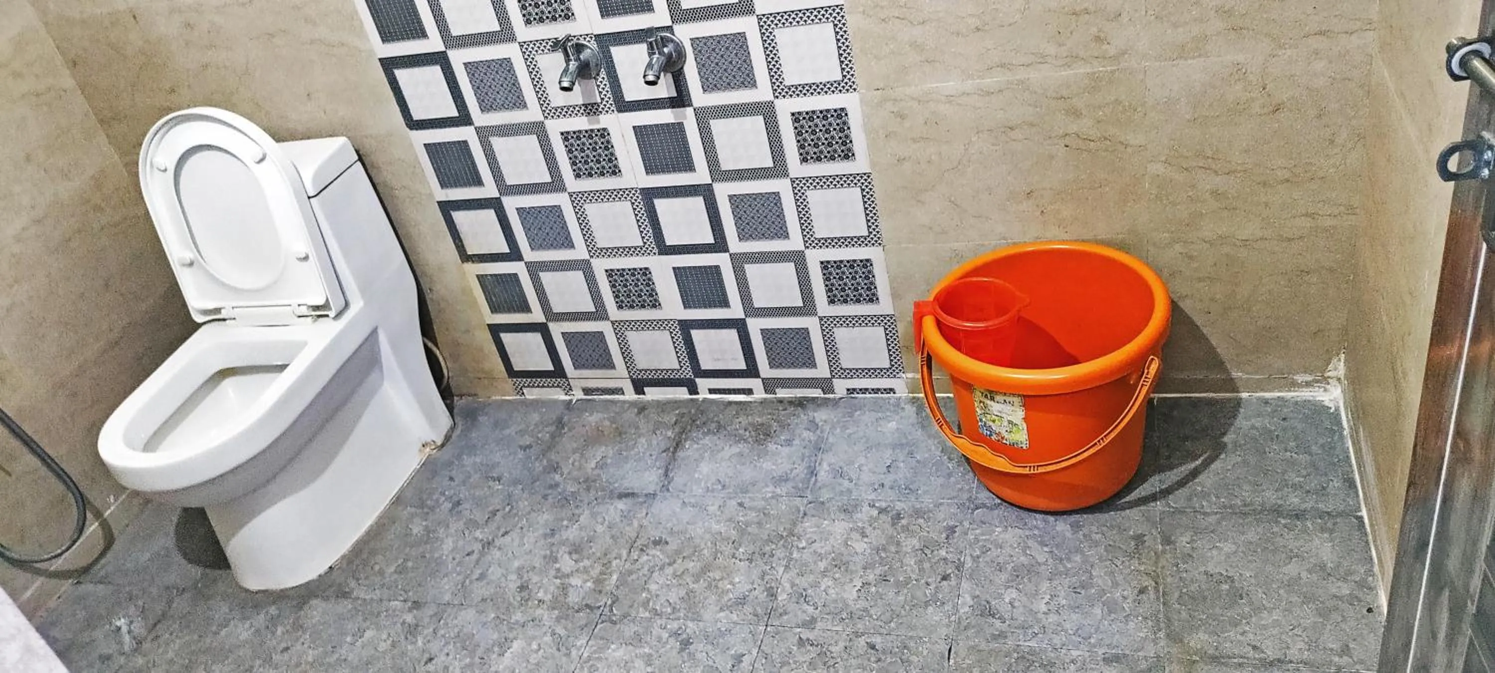 Bathroom in Hotel Keerthi