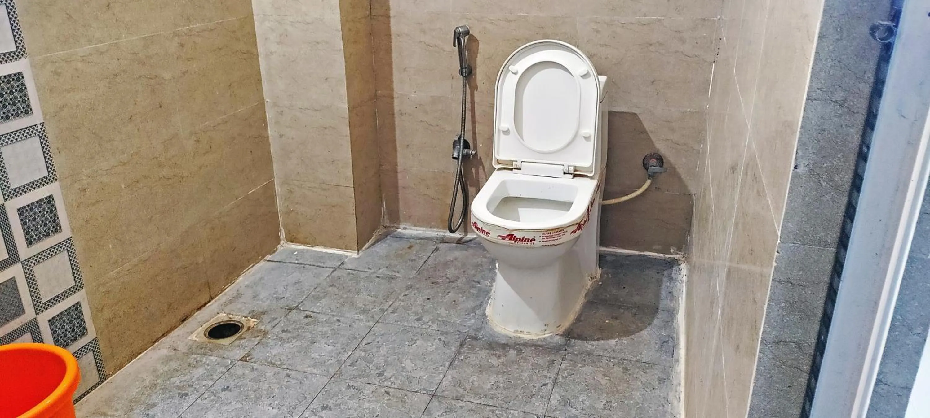 Bathroom in Hotel Keerthi