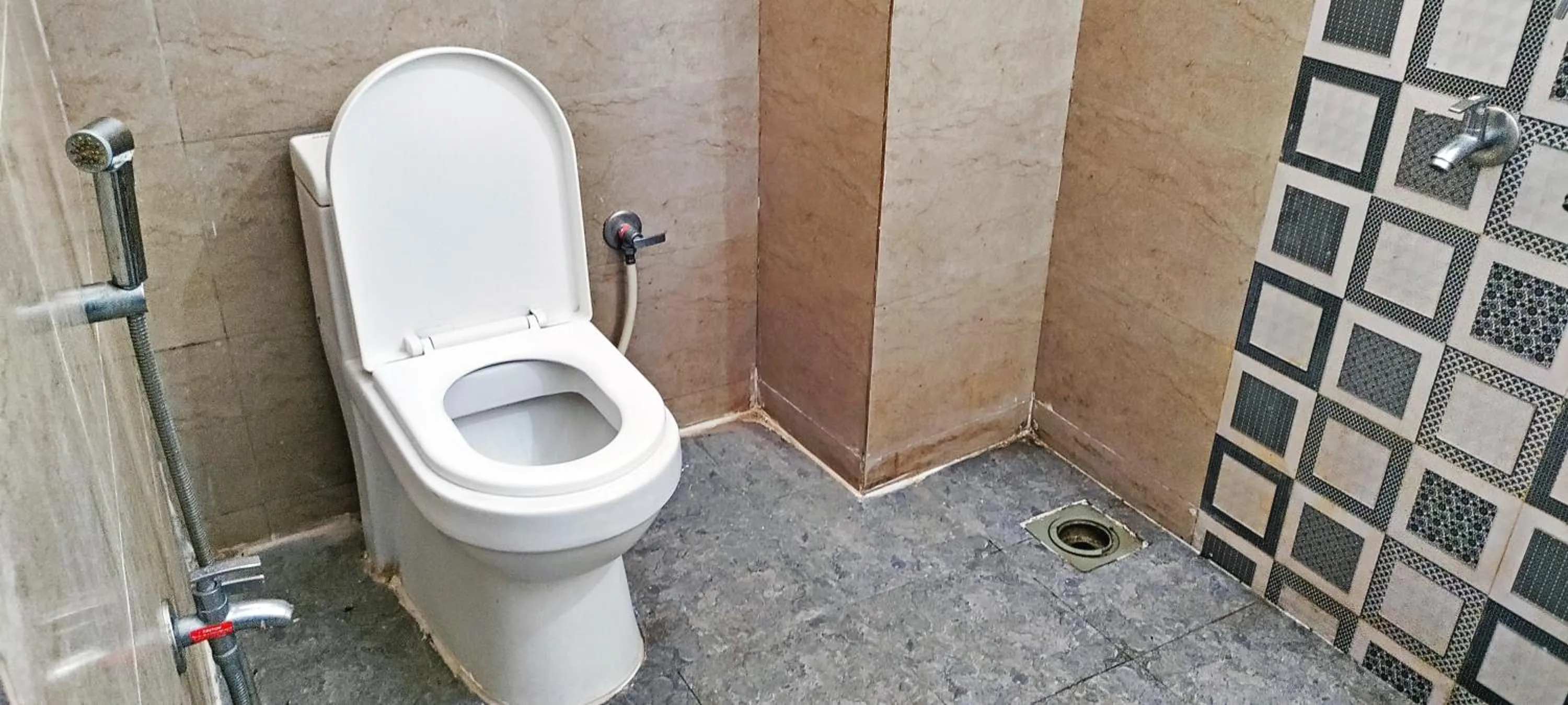 Bathroom in Hotel Keerthi