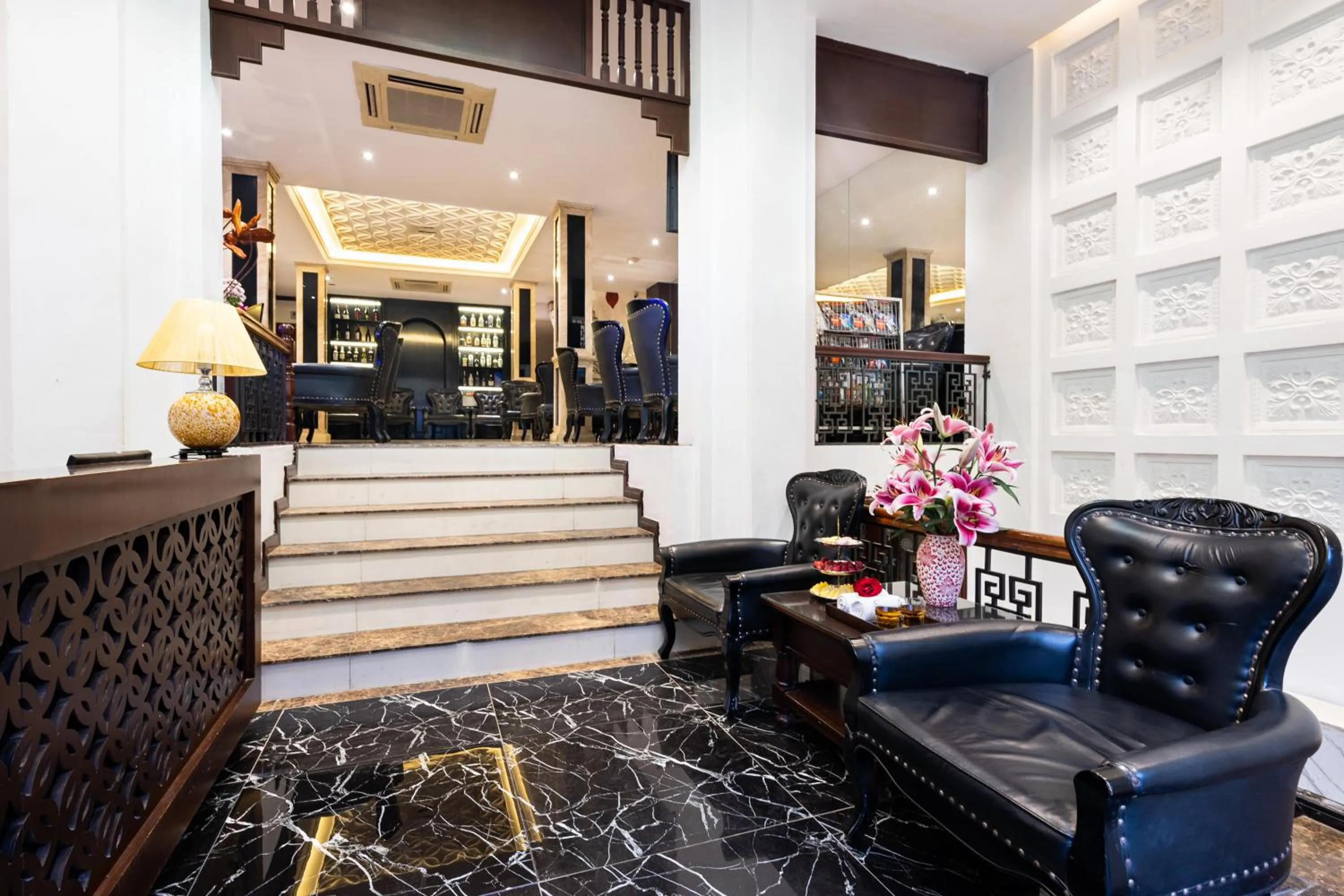 Communal lounge/ TV room in Hanoi Memory Premier Hotel & Spa