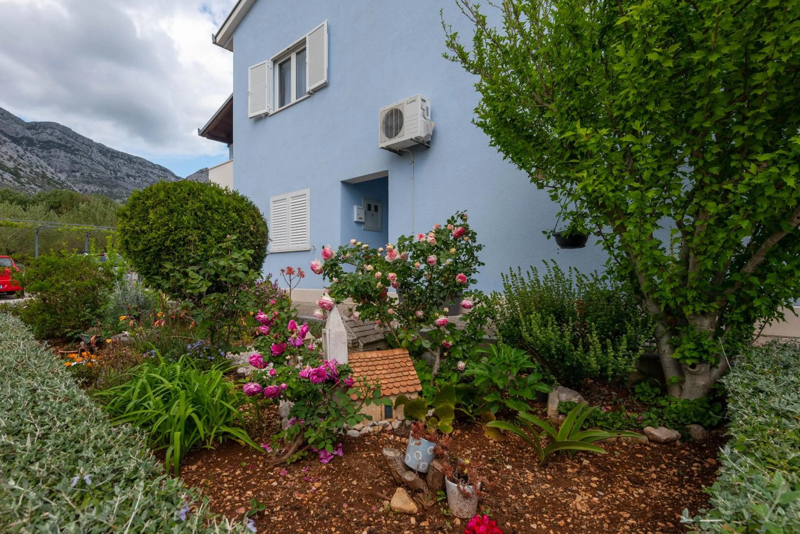 Property building in Apartments Ivana