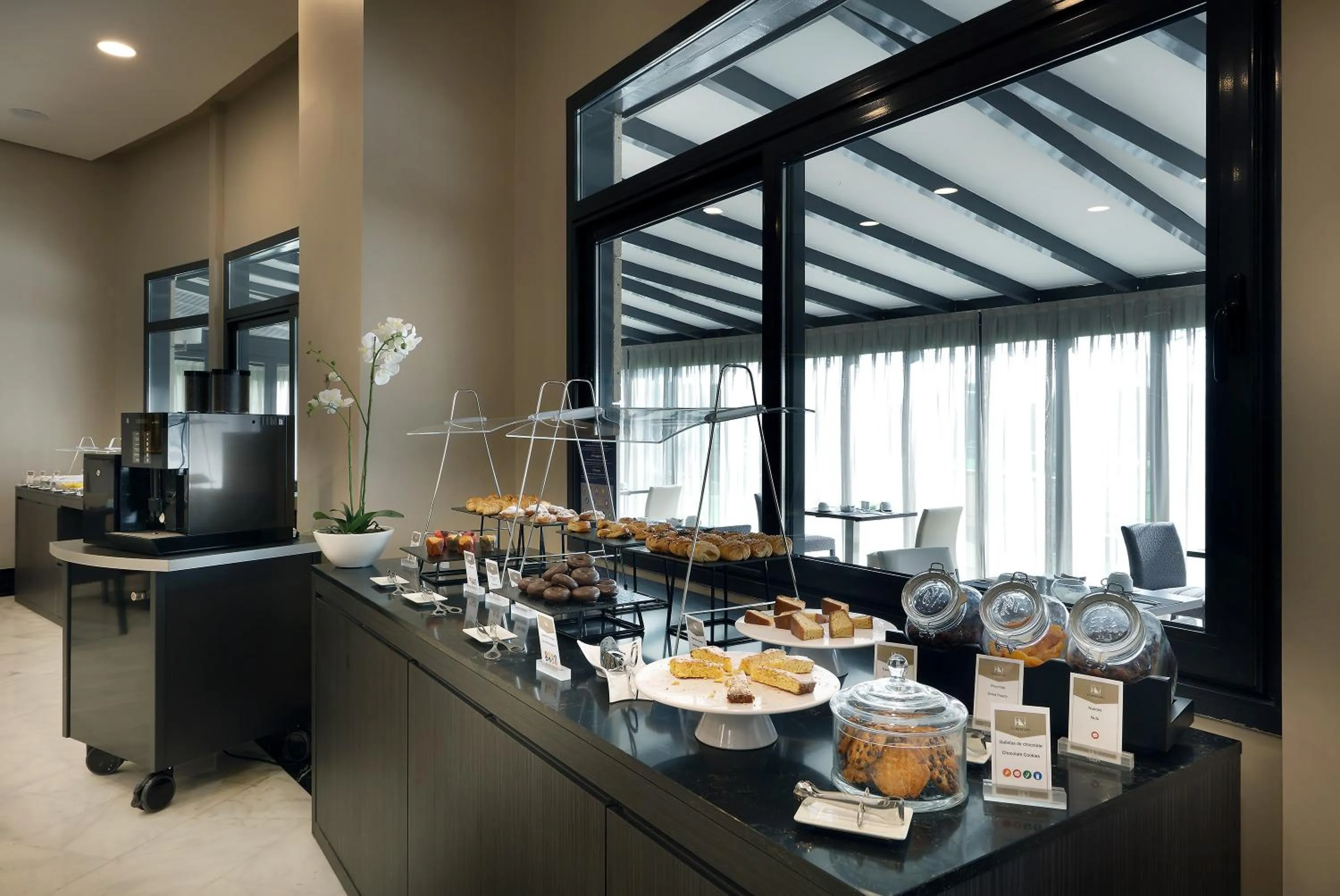 Lounge or bar in Eurostars Madrid Foro