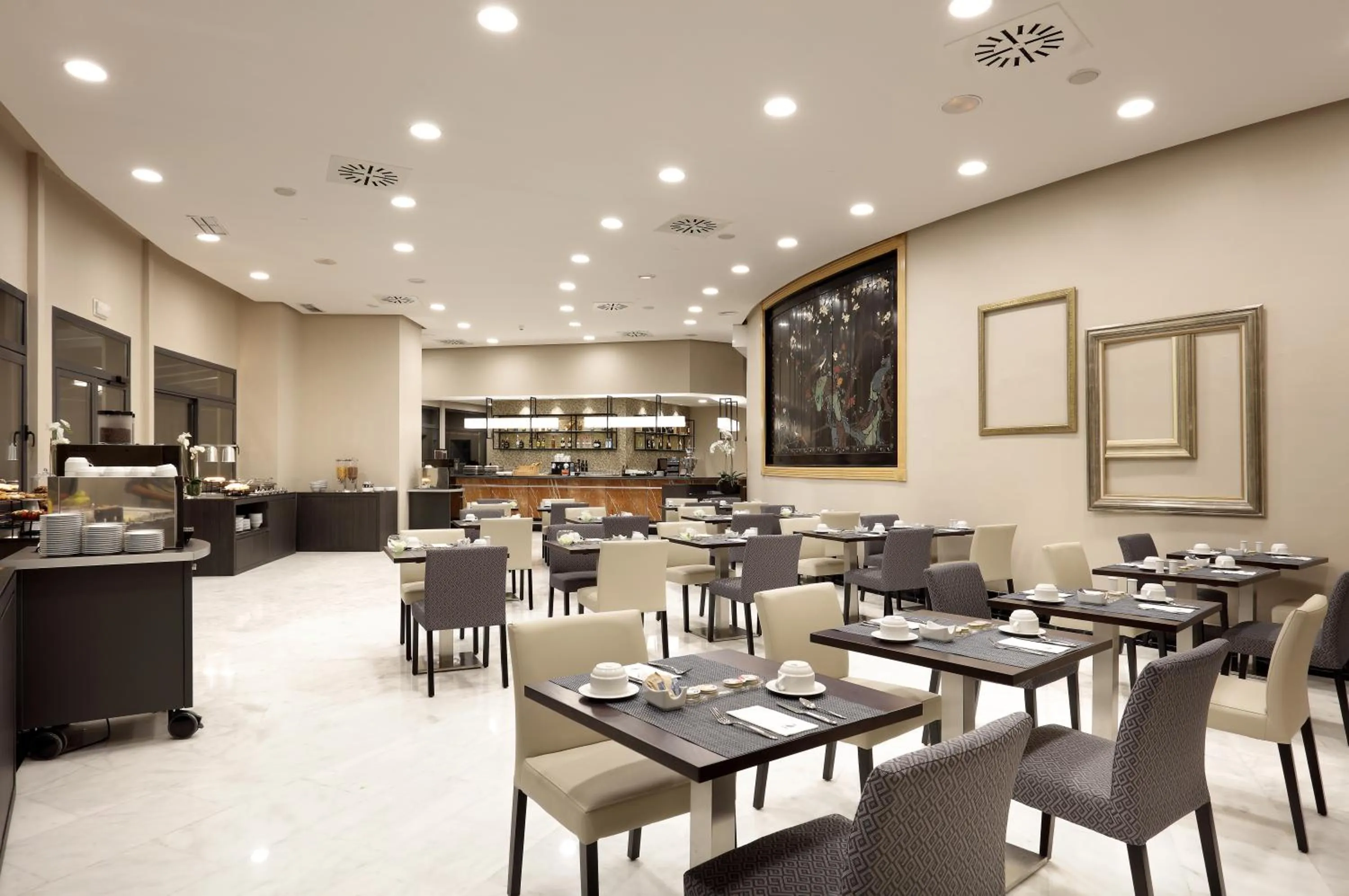 Restaurant/places to eat in Eurostars Madrid Foro