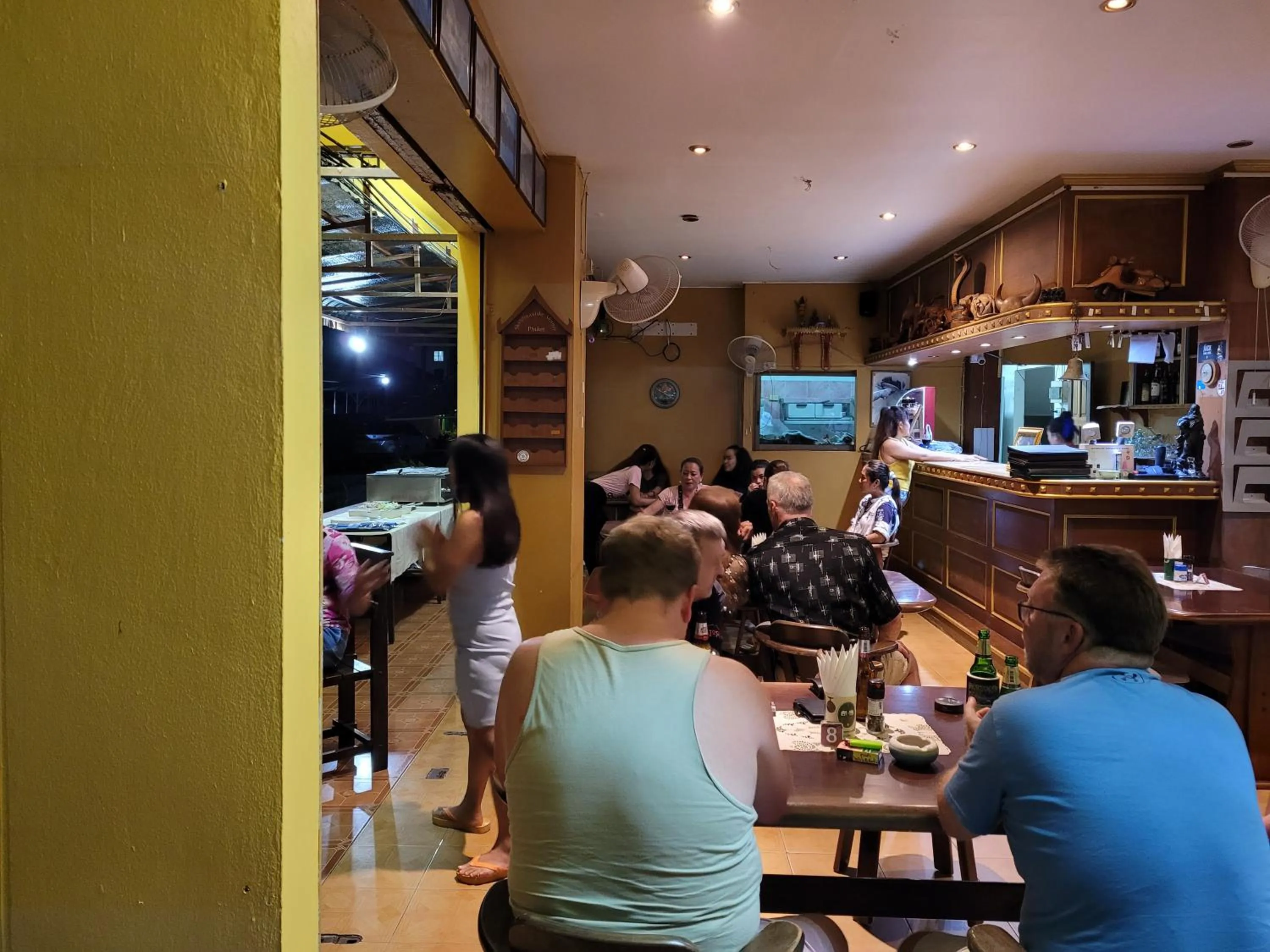 Restaurant/places to eat in 2 Vikings Guesthouse