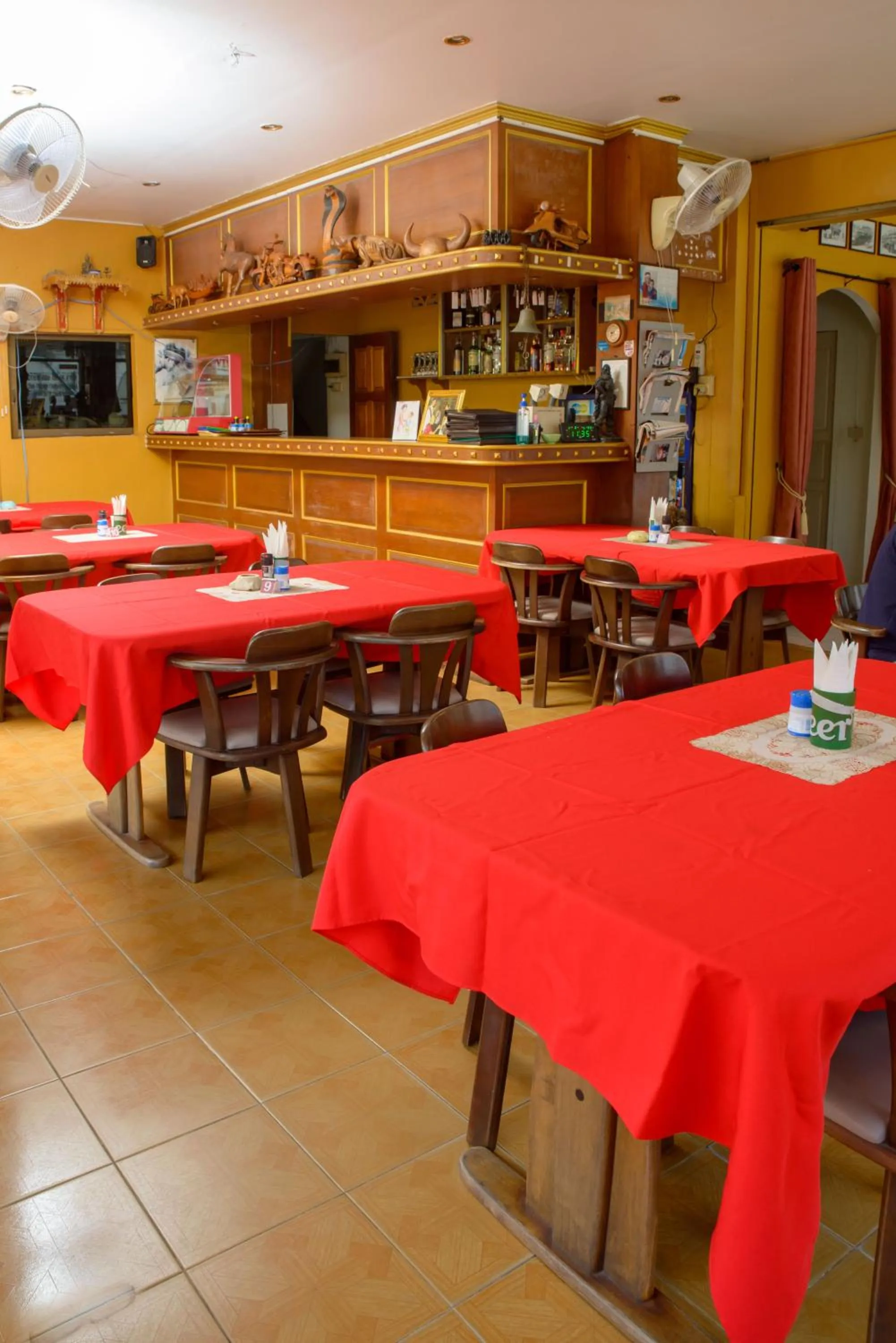 Restaurant/places to eat in 2 Vikings Guesthouse