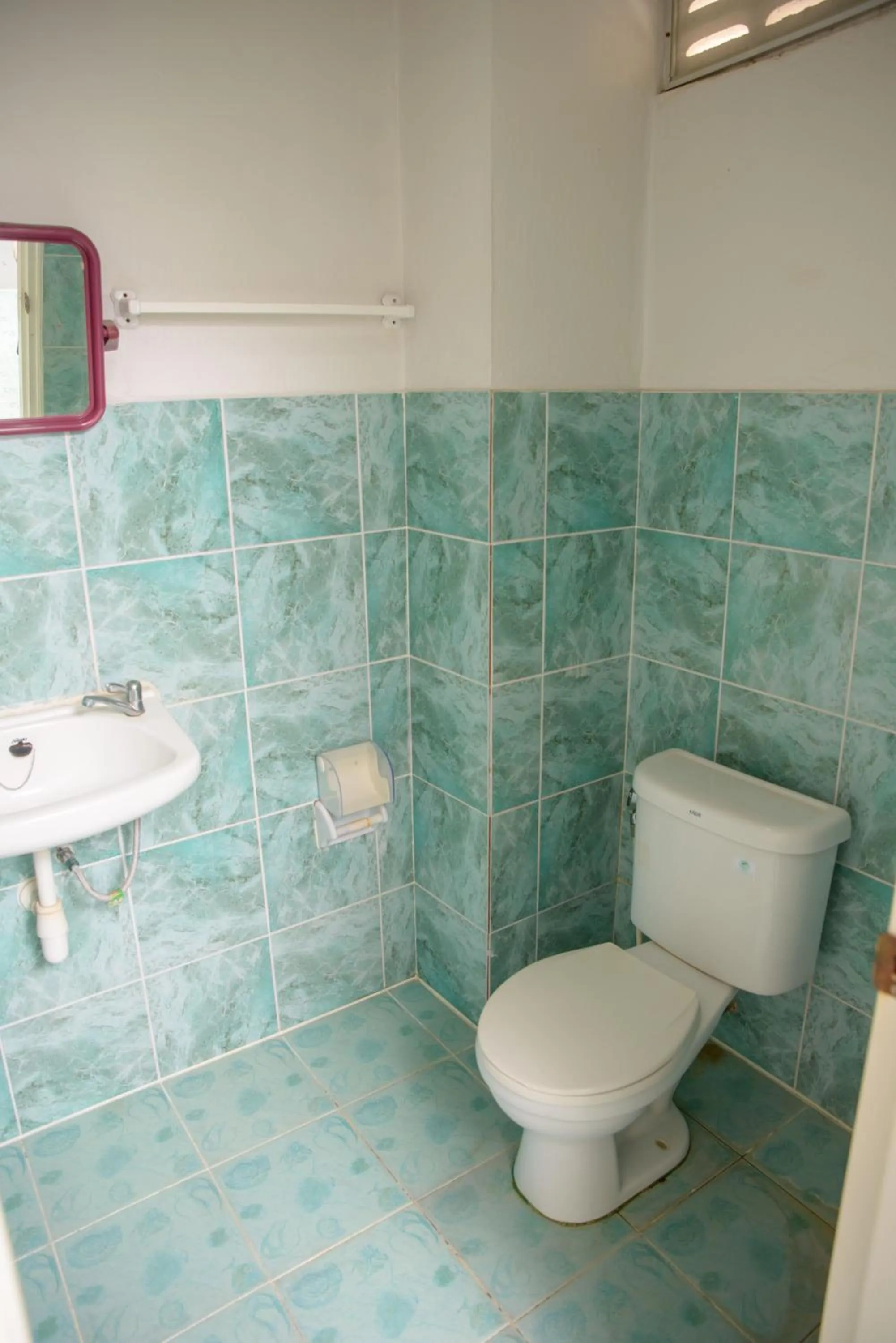 Toilet in 2 Vikings Guesthouse