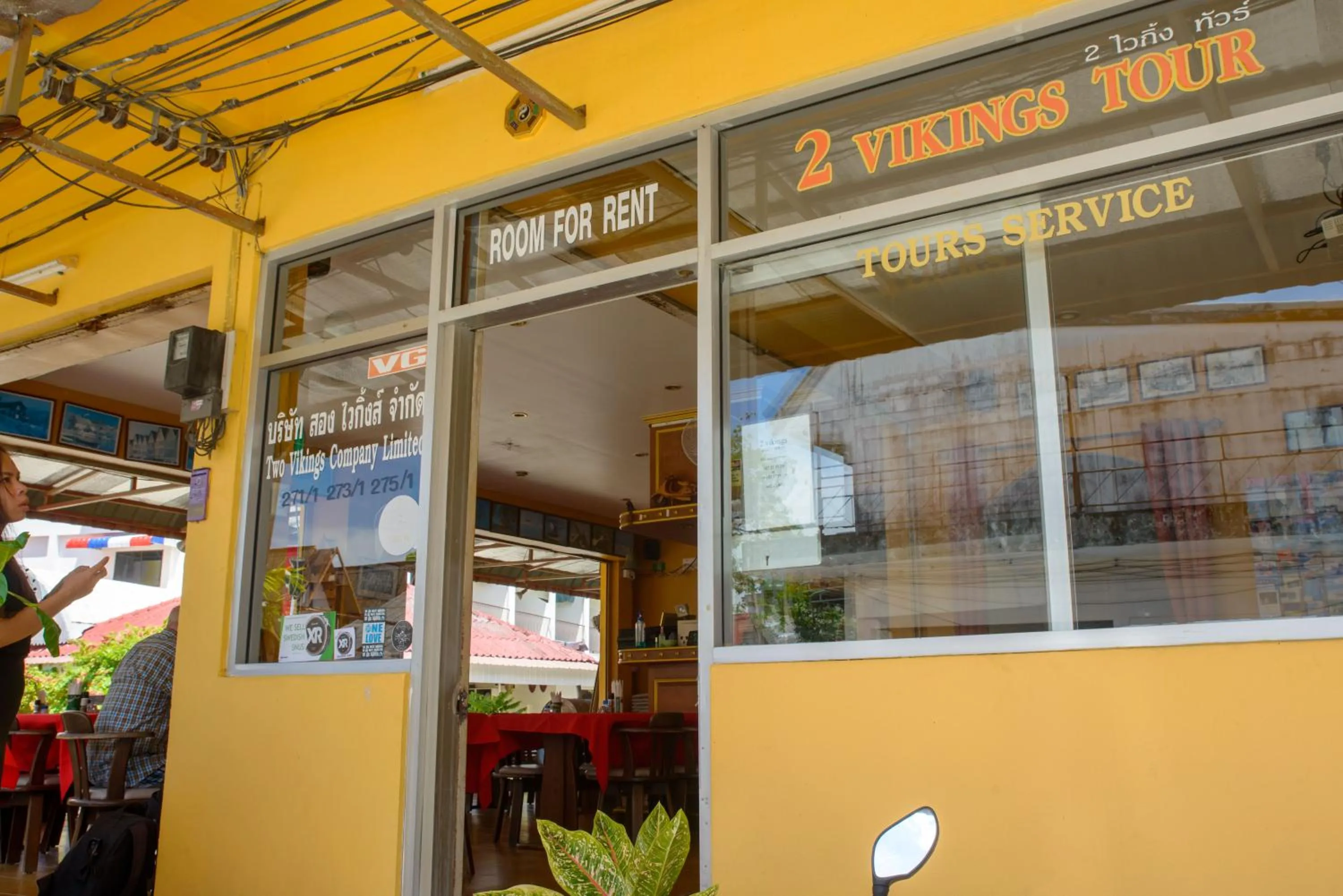 Facade/entrance in 2 Vikings Guesthouse